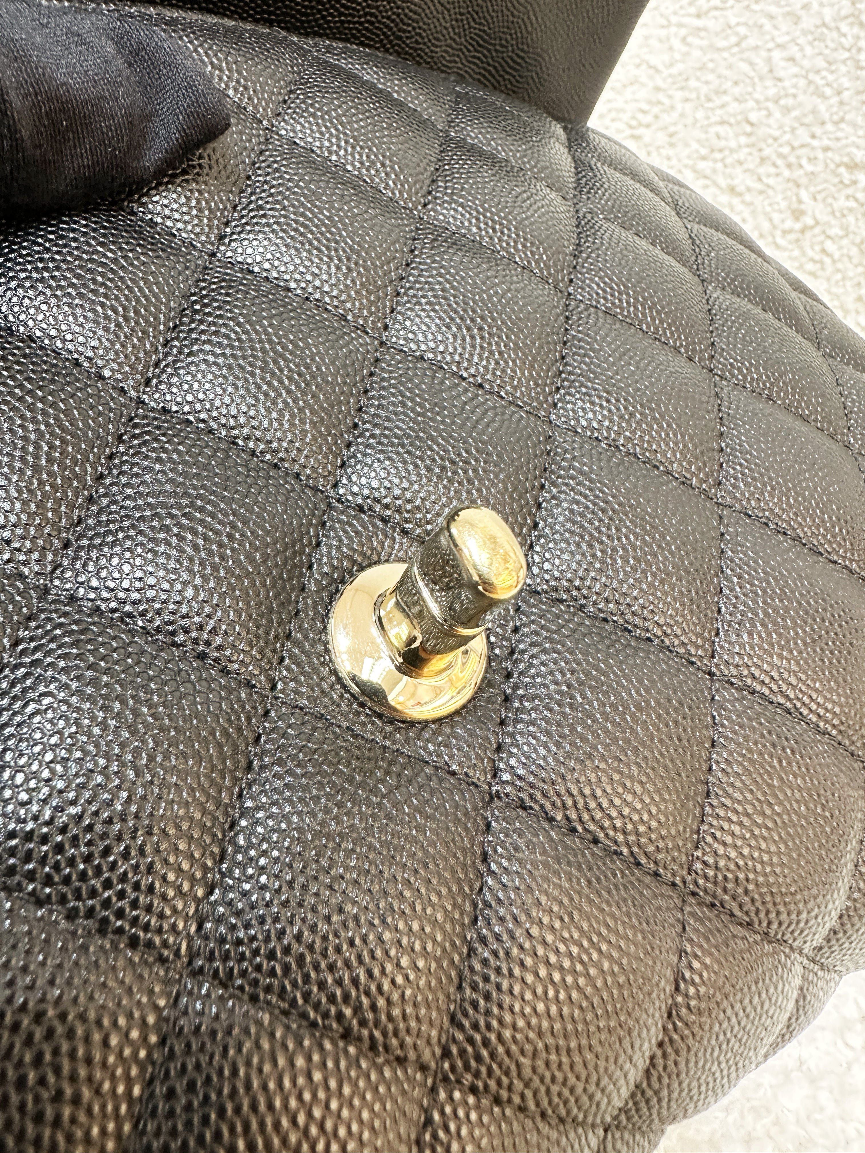 Chanel Quilted Caviar Classic Clutch GHW Black 2645 holo card