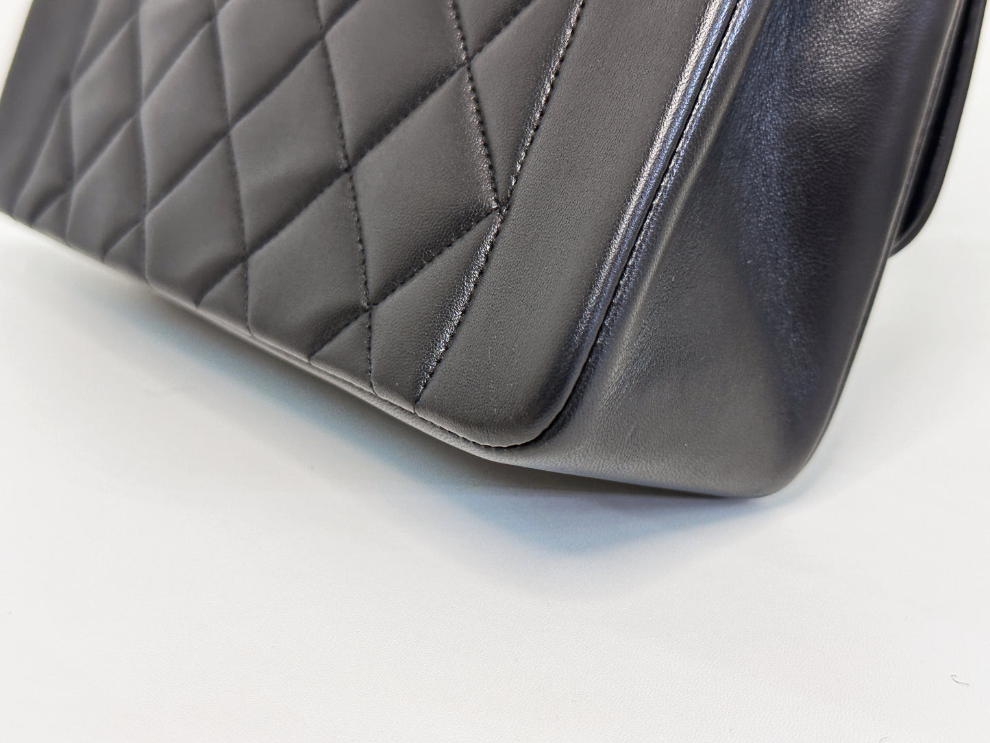 Chanel Vintage Quilted Diana Flap Bag Black Lambskin 309 holo