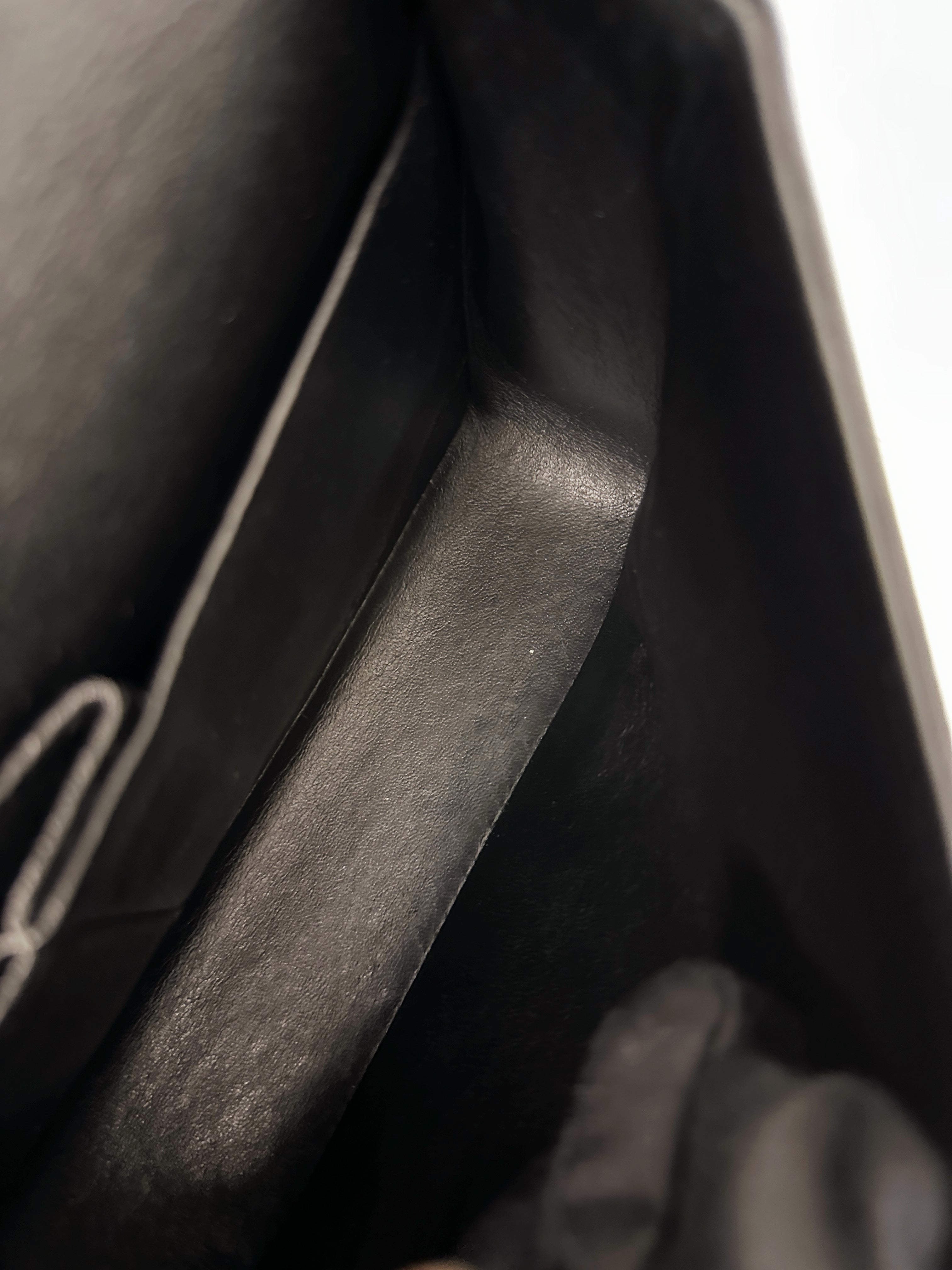 PPreloved Authentic Chanel Vintage  Classic Double Flap Medium Shoulder Bag Black Caviar 24k GHW