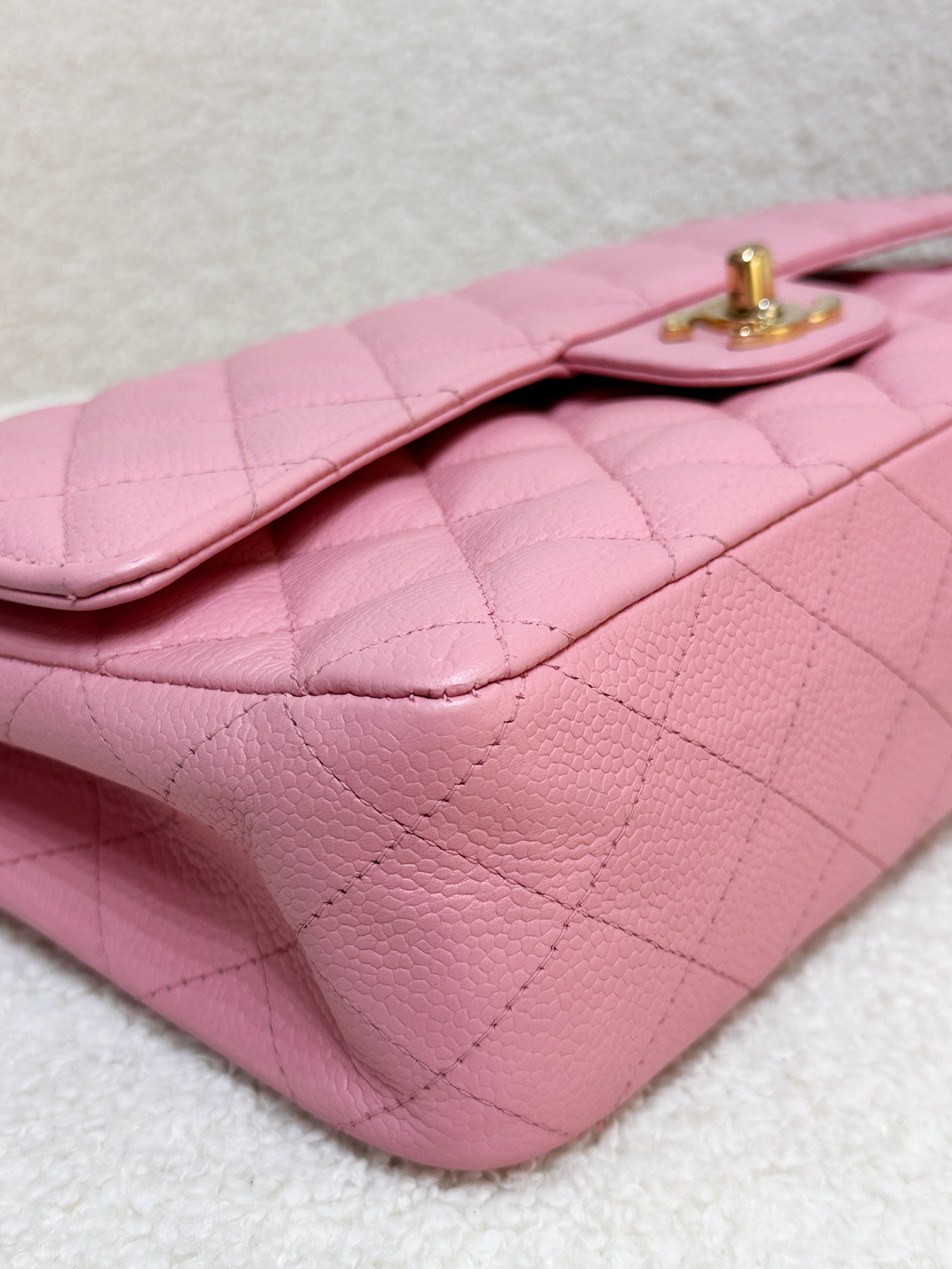 Chanel Medium Vintage Sakura Pink Caviar Classic Double Flap Bag 24K GHW 86 holo(body lightly touched)