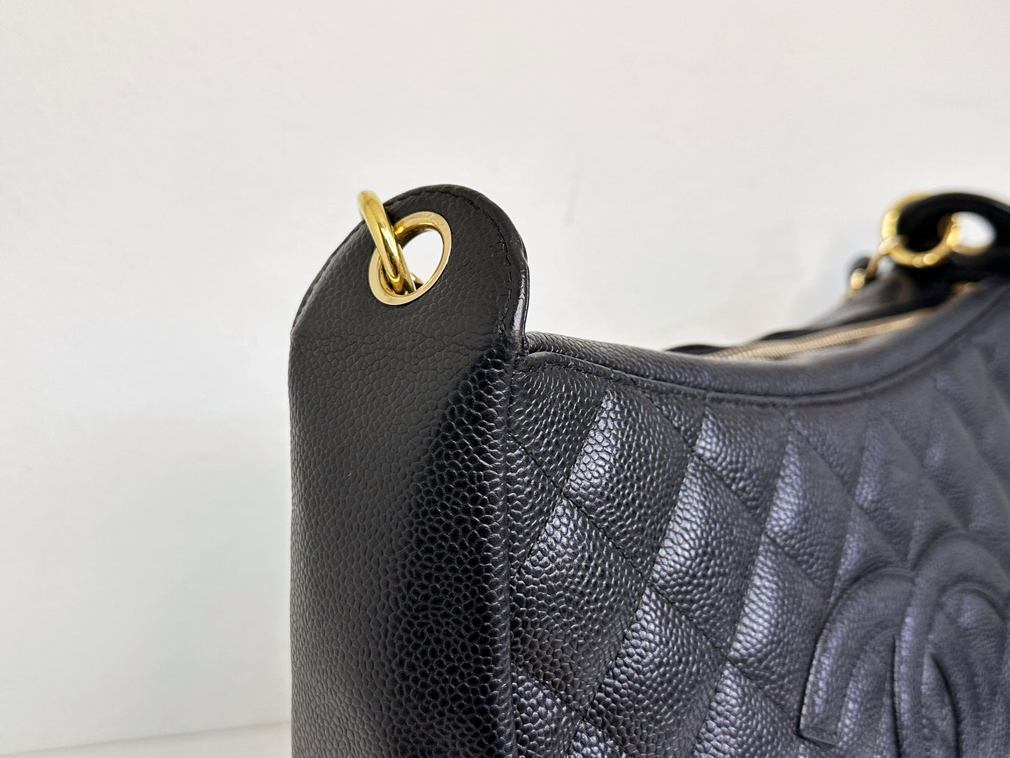 Chanel Black Quilted Caviar CC Logo Chain Shoulder Bag GHW 84 holo card