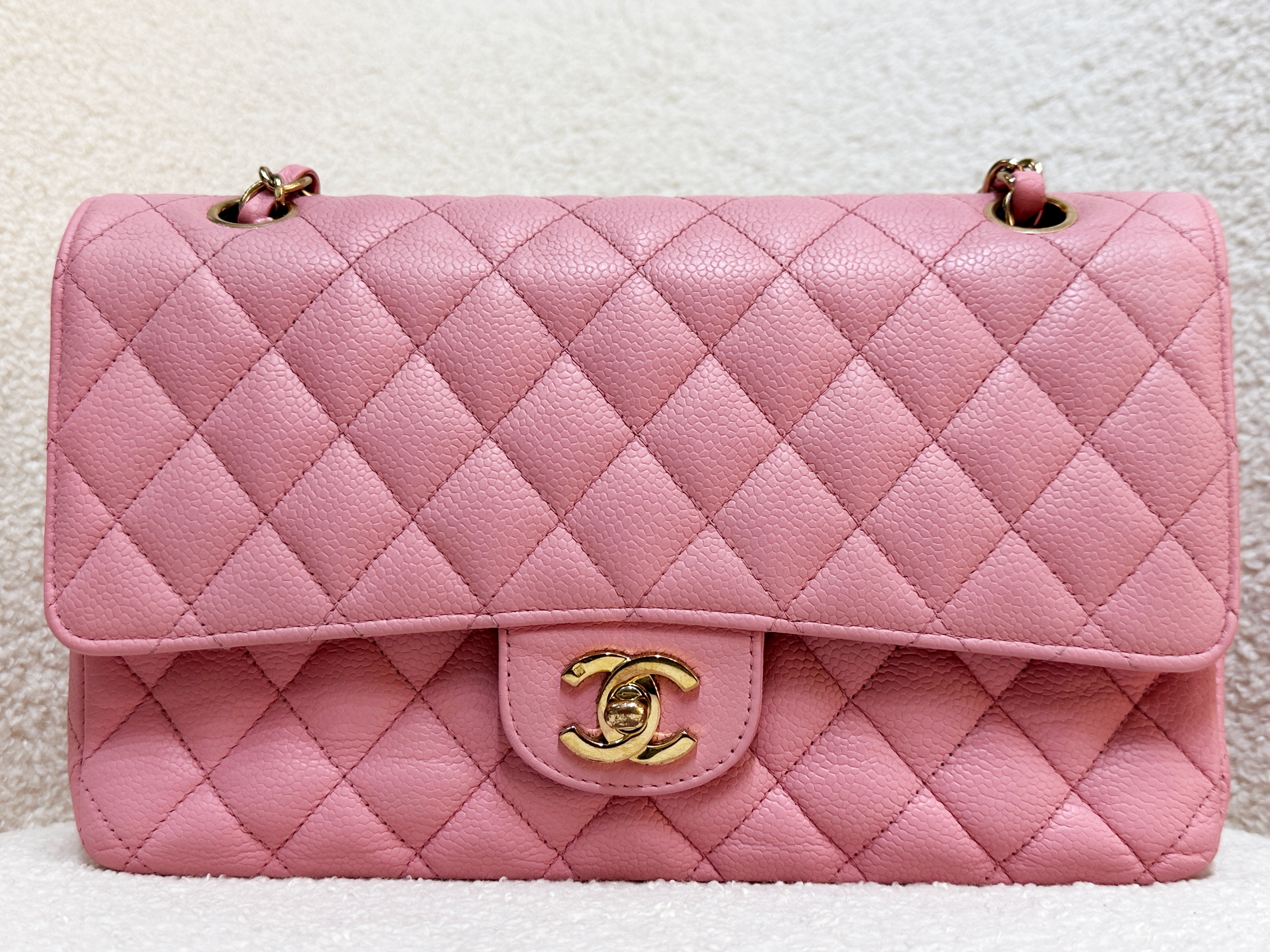 Chanel Medium Vintage Sakura Pink Caviar Classic Double Flap Bag 24K GHW 86 holo(body lightly touched)