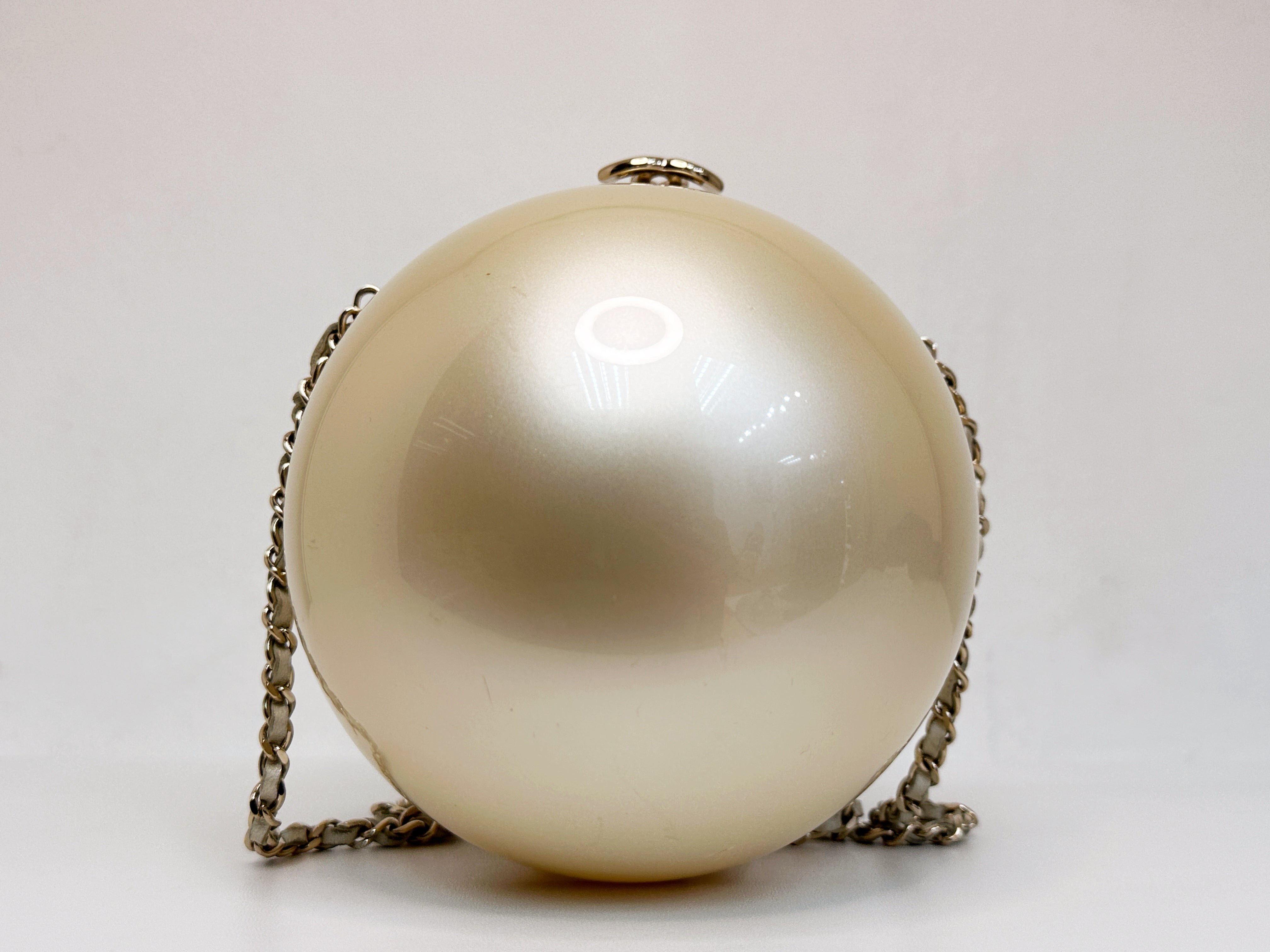 Chanel 15C Round Pearl Plexiglass Minaudiere