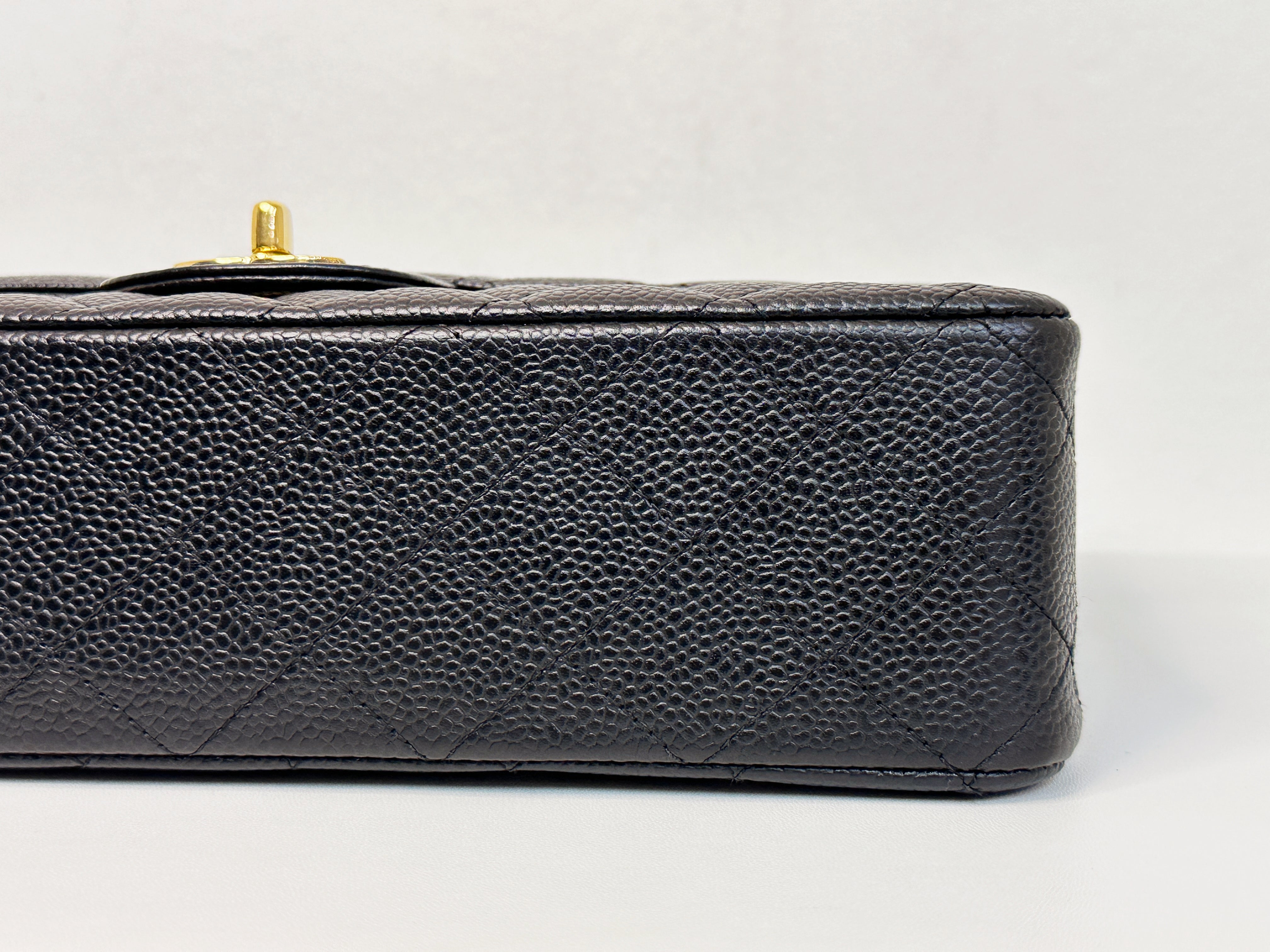 PPreloved Authentic Chanel Vintage  Classic Double Flap Medium Shoulder Bag Black Caviar 24k GHW