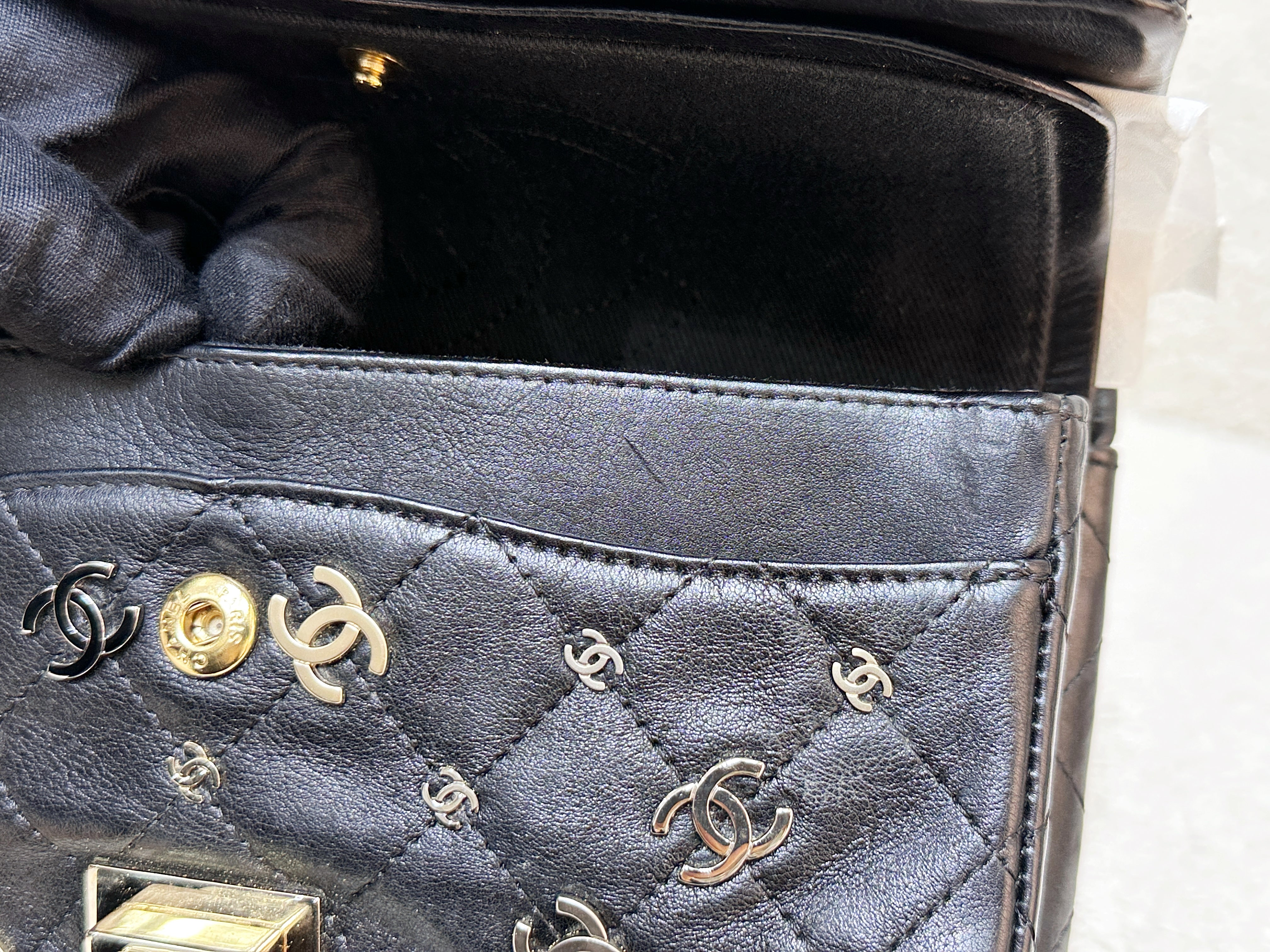 Preloved Authentic 
ChanelBlack Quilted Calfskin 2.55 Reissue 224 Punk CC Charm Flap Gold Hardware, 2007