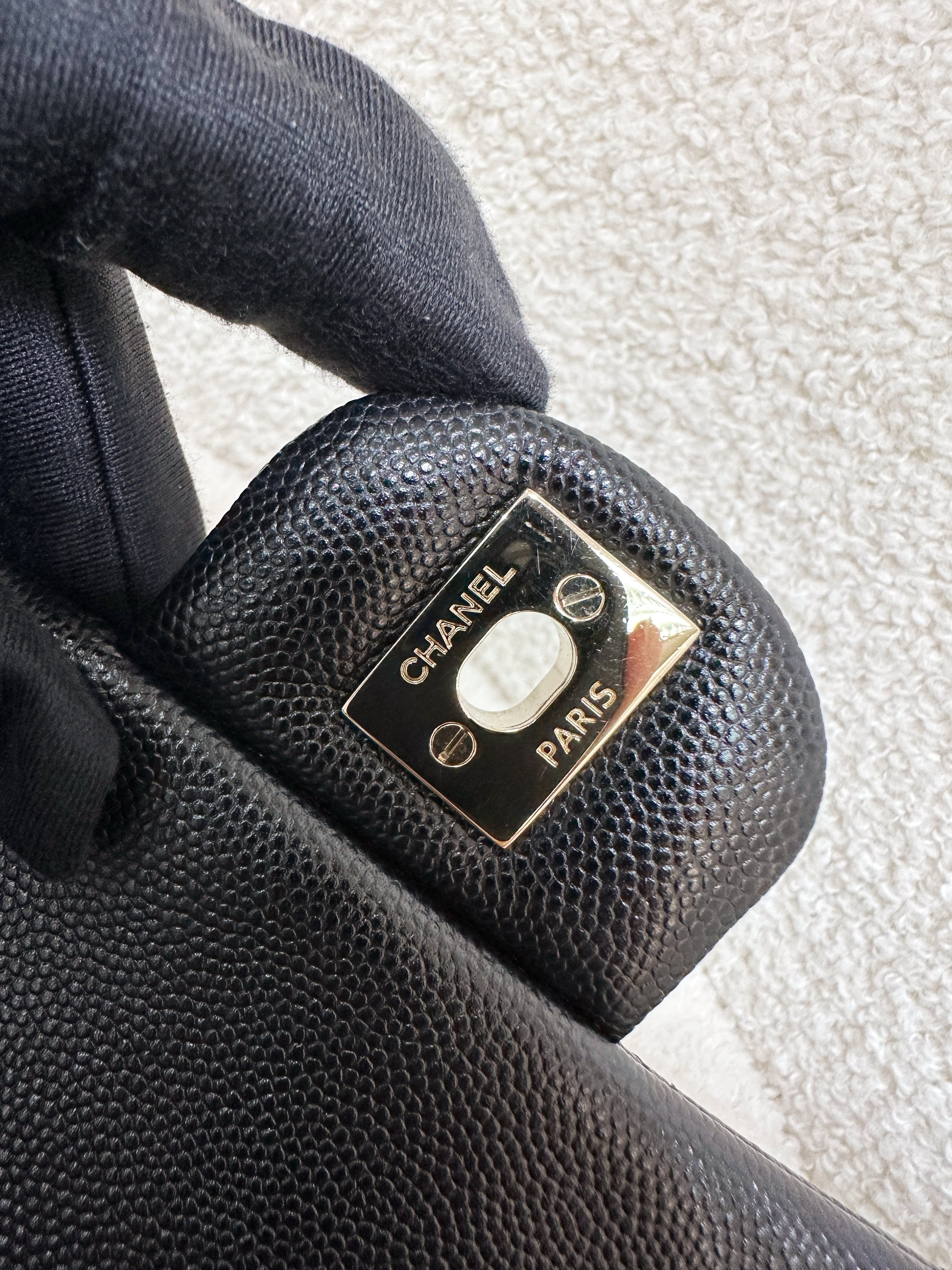 Chanel Quilted Caviar Classic Clutch GHW Black 2645 holo card