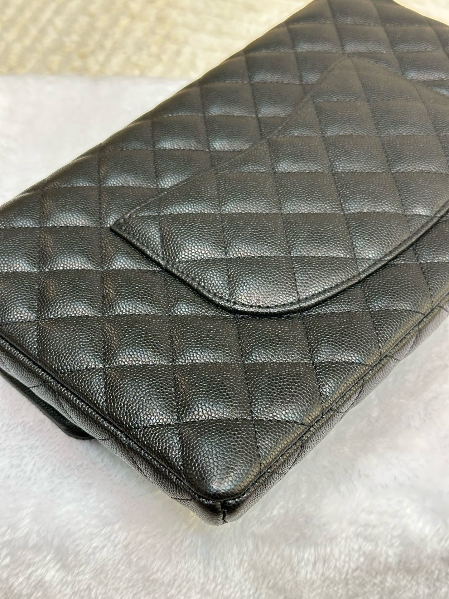 Chanel Quilted Caviar Classic Clutch Black GHW