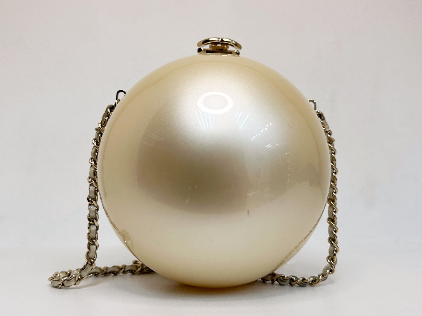 Chanel 15C Round Pearl Plexiglass Minaudiere