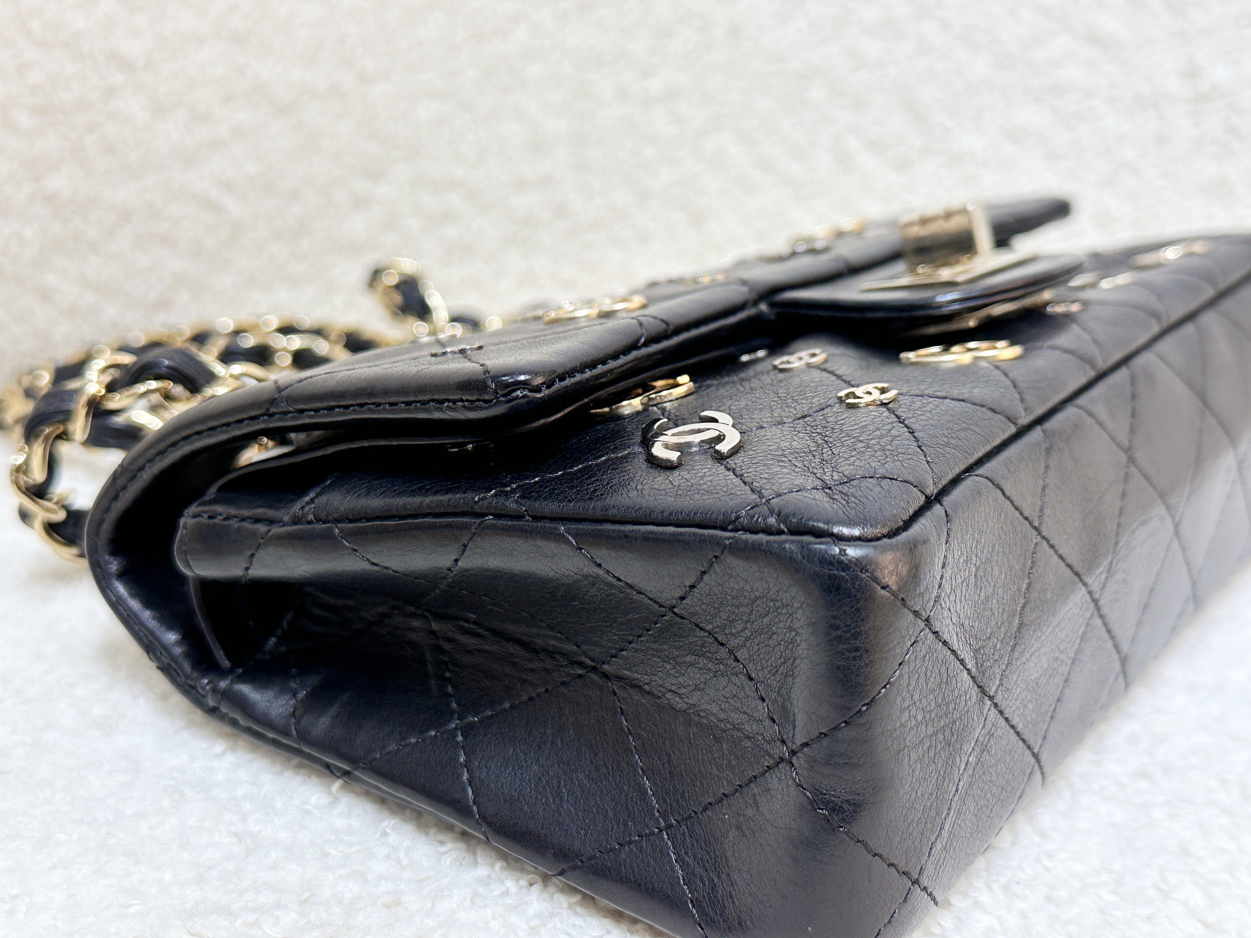 Preloved Authentic 
ChanelBlack Quilted Calfskin 2.55 Reissue 224 Punk CC Charm Flap Gold Hardware, 2007