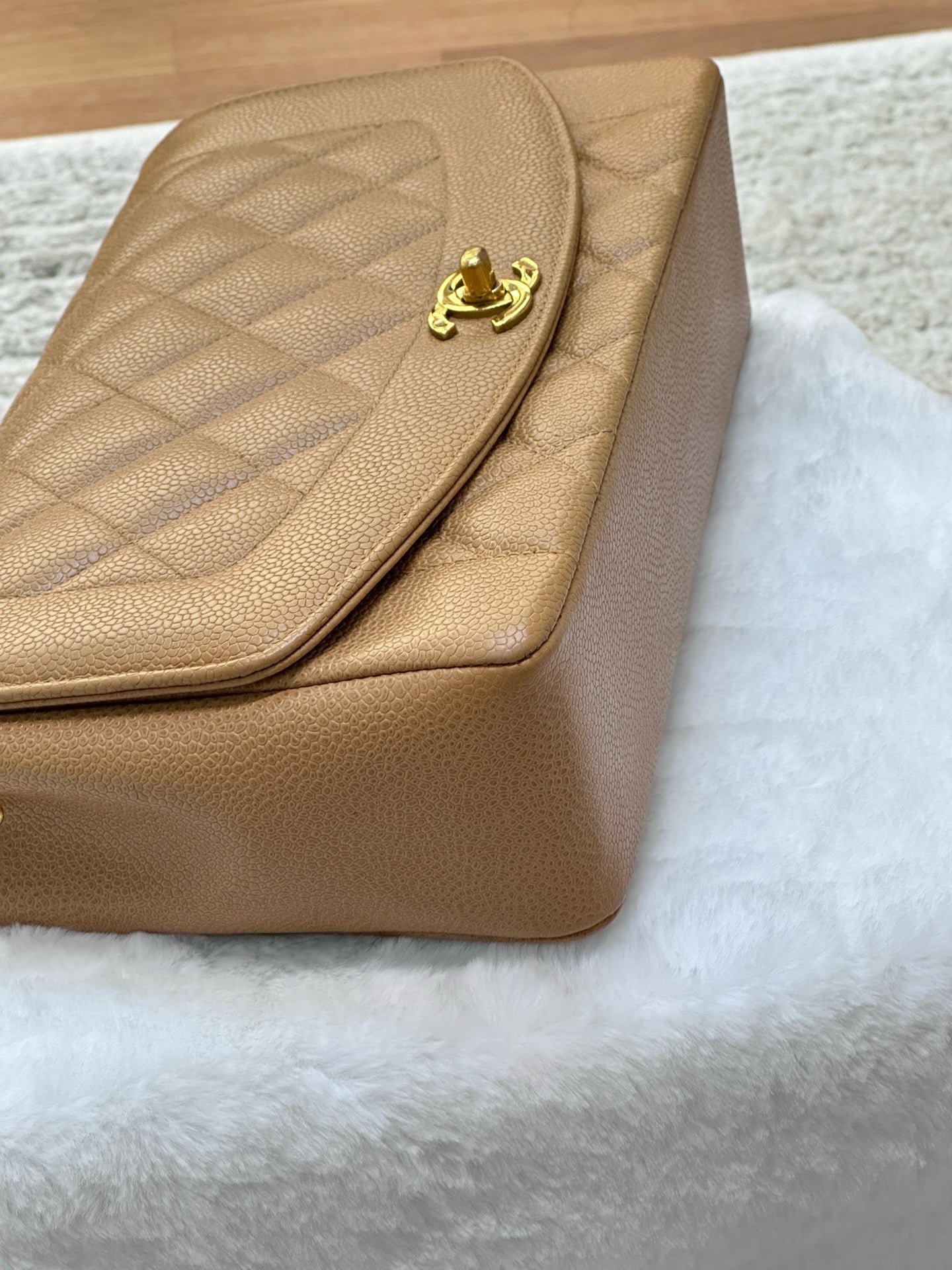 Chanel Vintage Medium Diana Flap Bag Beige Caviar Gold Hardware 29 holo