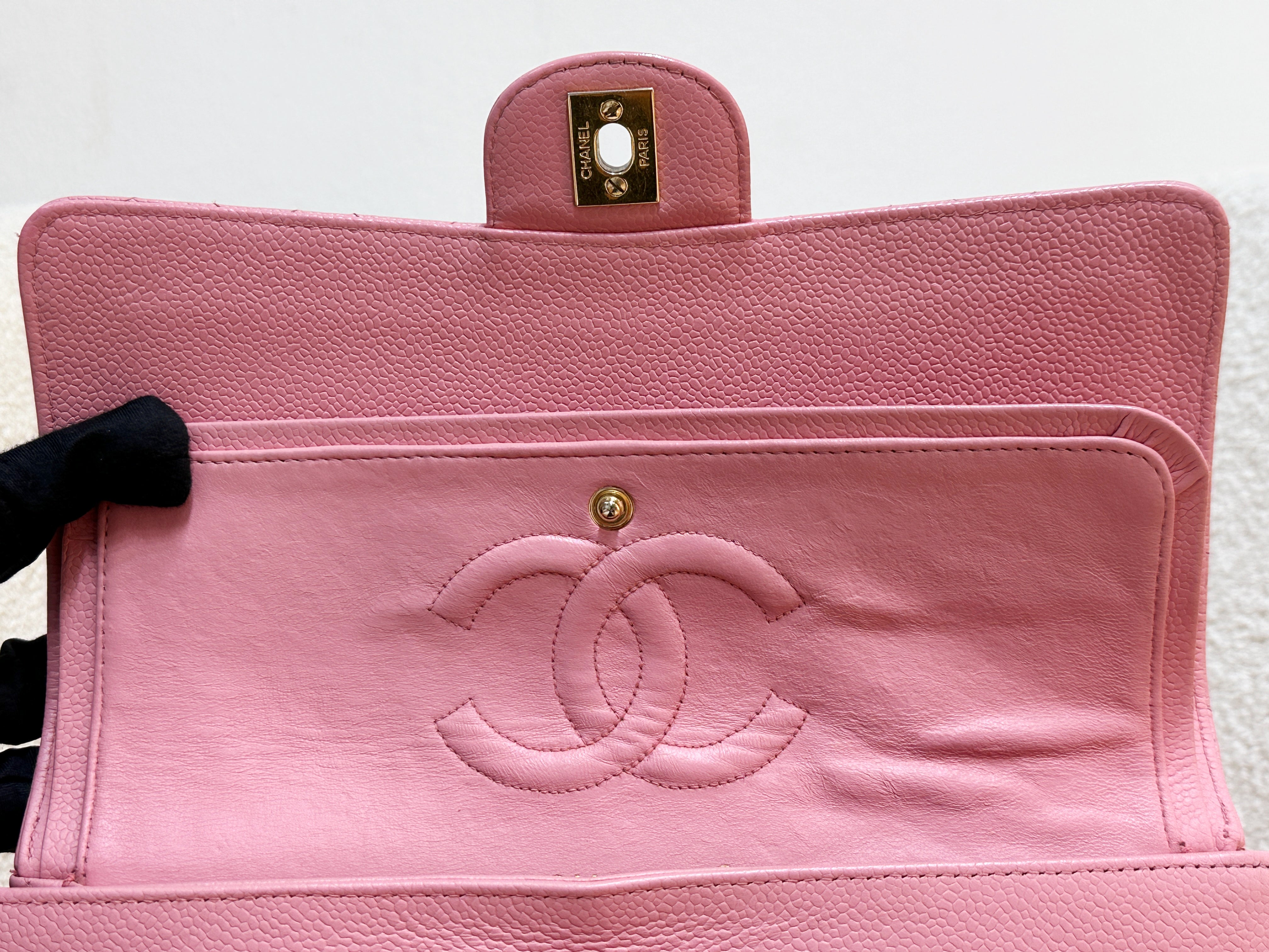 Chanel Medium Vintage Sakura Pink Caviar Classic Double Flap Bag 24K GHW 86 holo(body lightly touched)