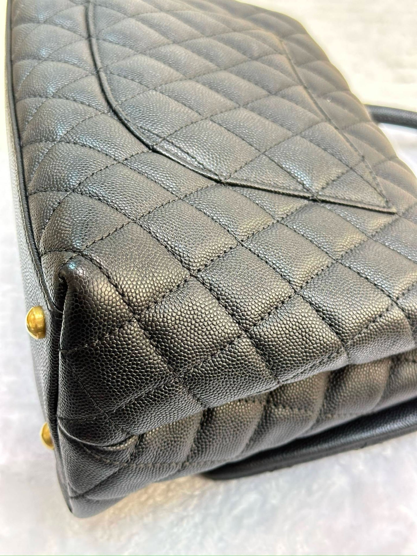 Chanel Medium Caviar Quilted Coco Handle Flap Black GHW 25 holo card