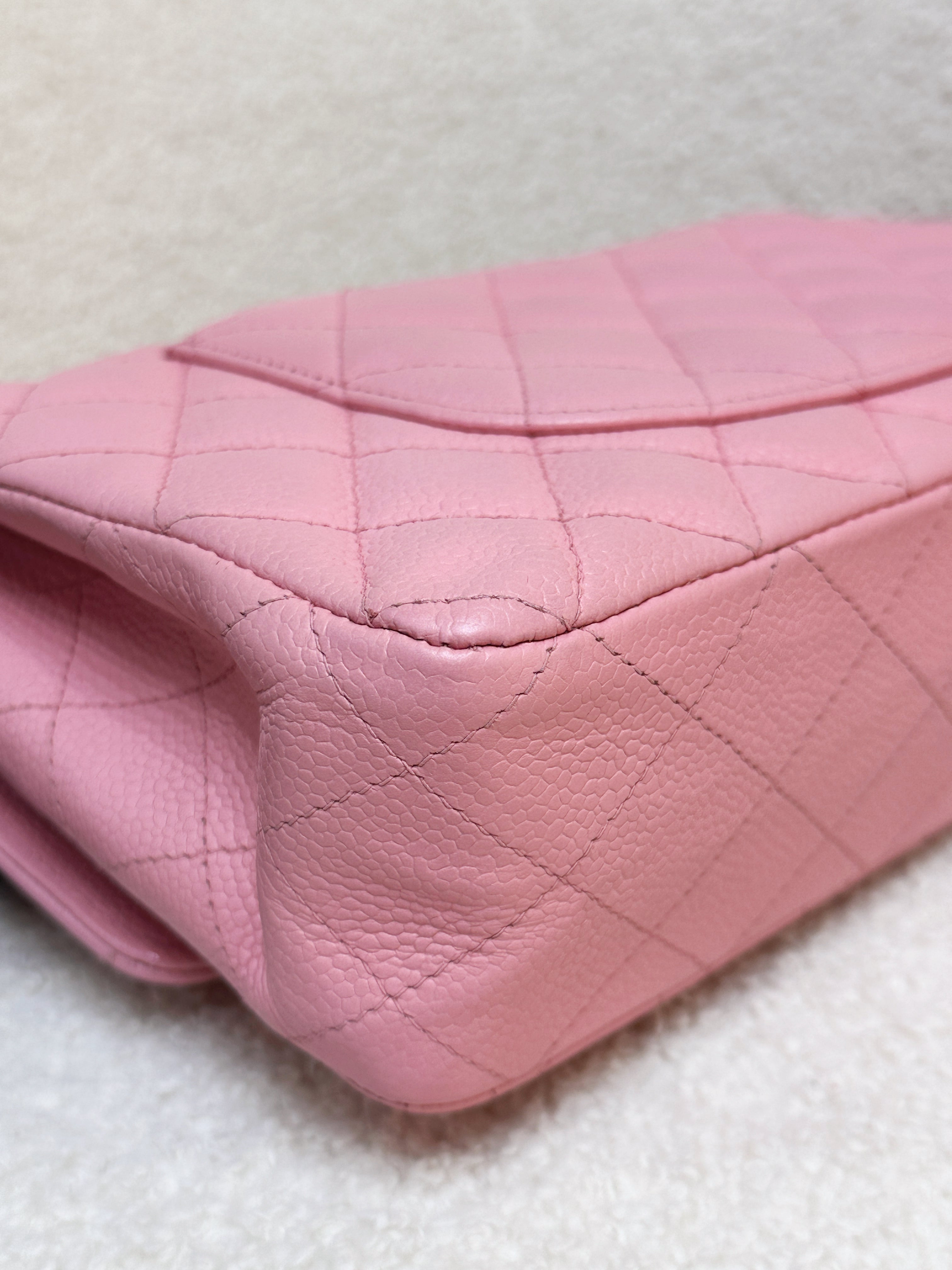 Chanel Medium Vintage Sakura Pink Caviar Classic Double Flap Bag 24K GHW 86 holo(body lightly touched)