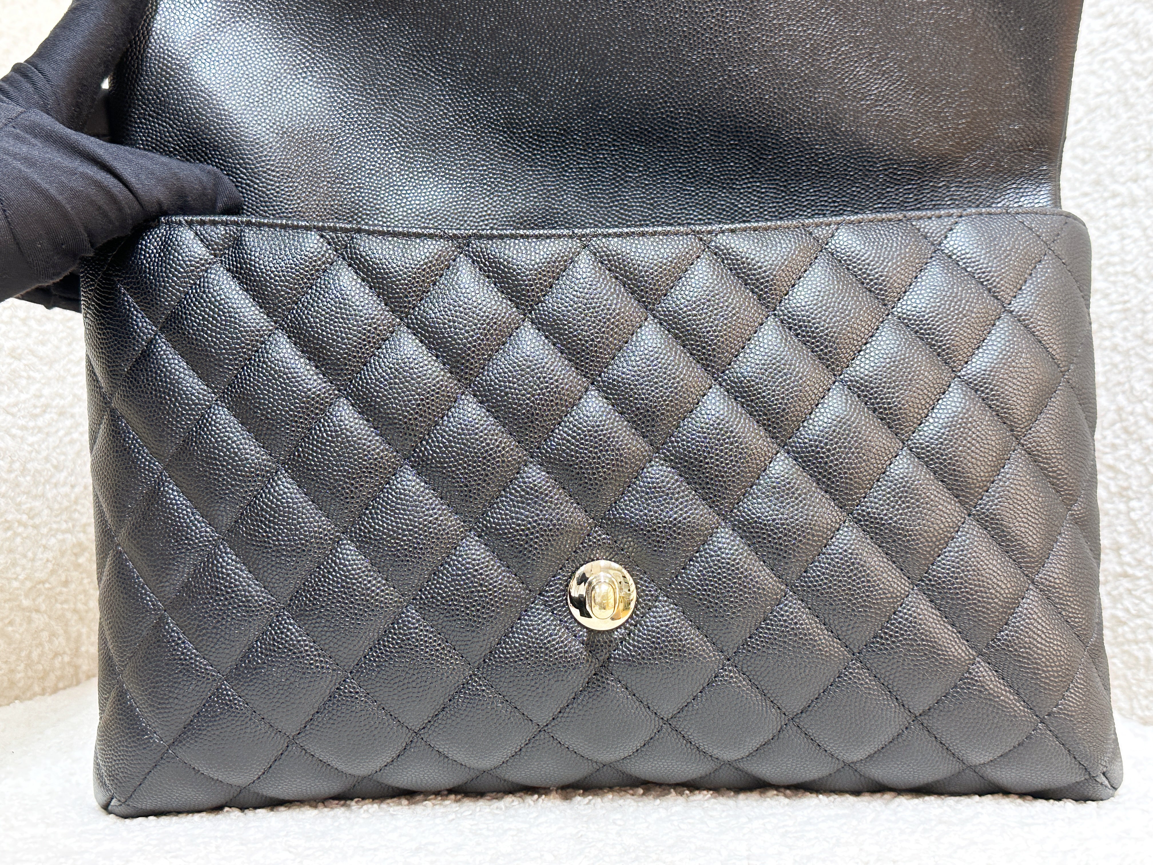 Chanel Quilted Caviar Classic Clutch GHW Black 2645 holo card