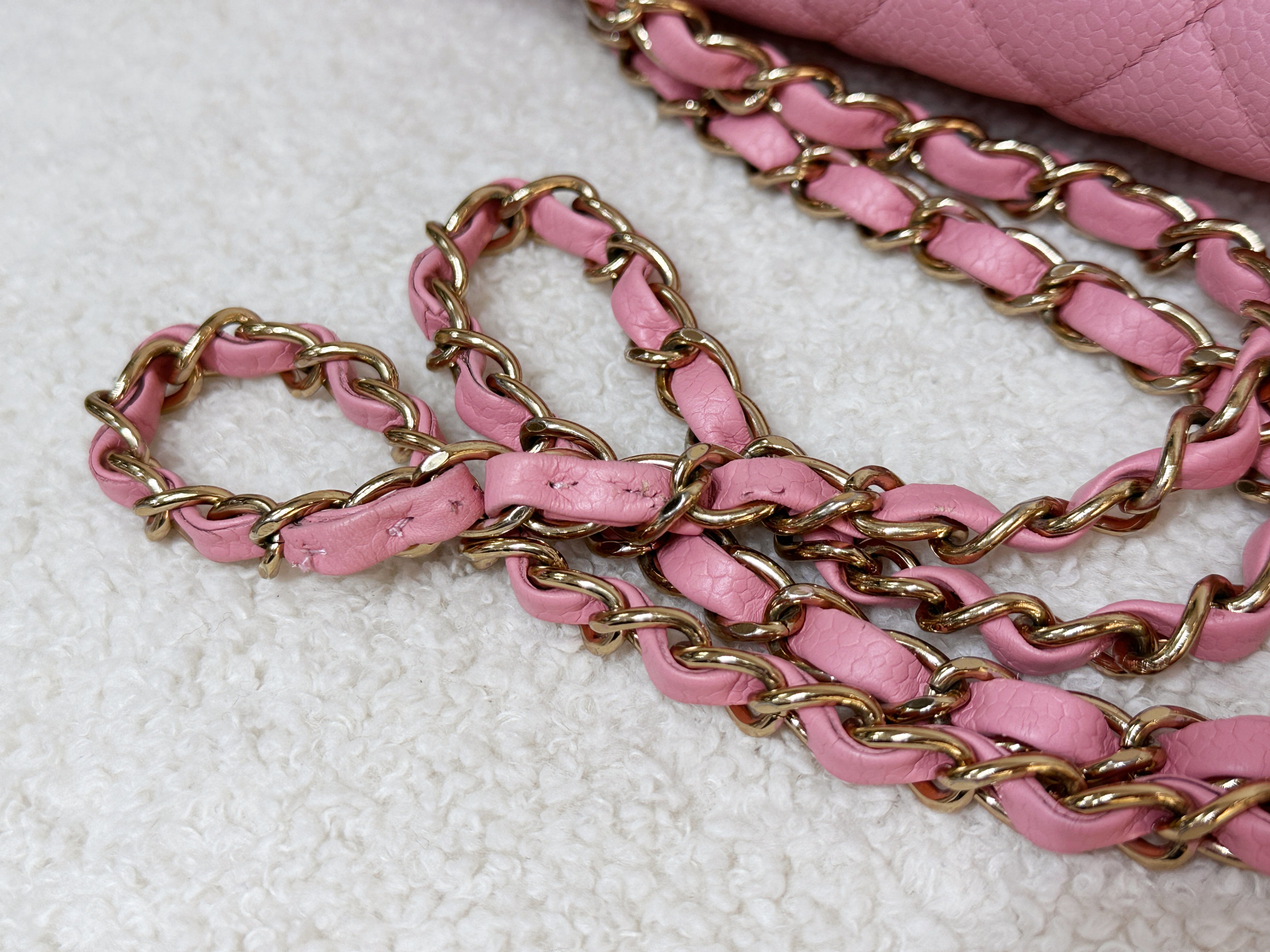 Chanel Medium Vintage Sakura Pink Caviar Classic Double Flap Bag 24K GHW 86 holo(body lightly touched)