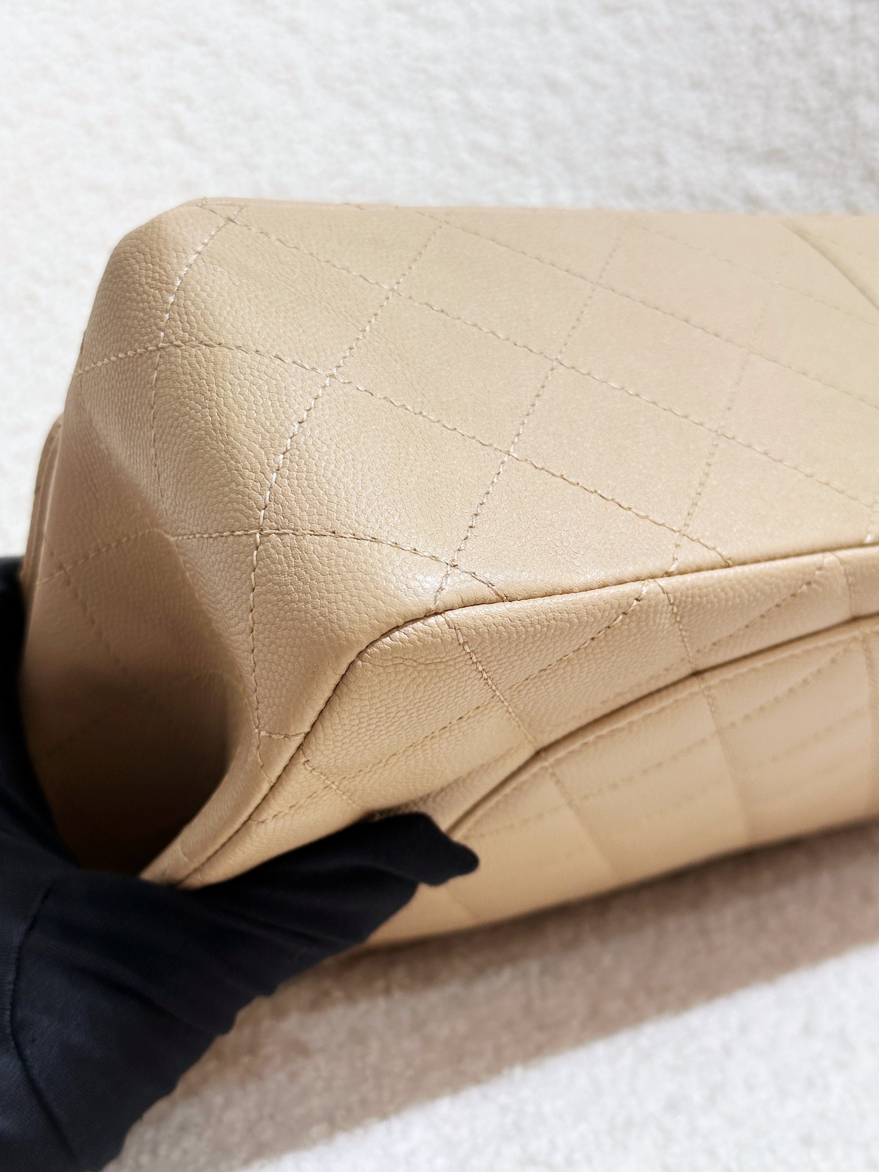 Chanel Classic Quilted Caviar 2.55 Reissue Flap Bag Beige 226 2353 holo card