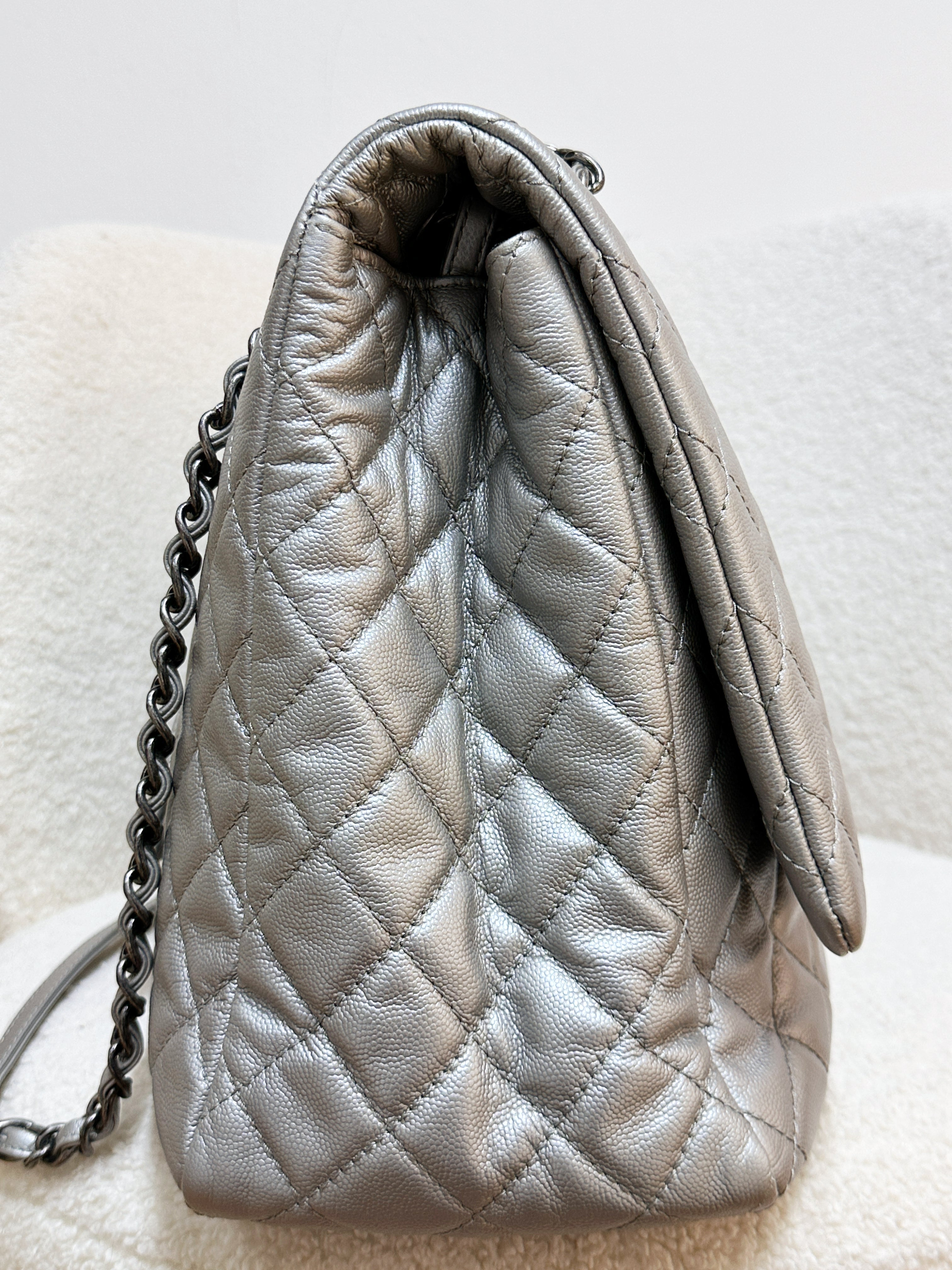 Chanel 2017 Caviar Classic Quilted XXL Travel Flap shoulder bag Metallic Silver SHW 2257 holo card