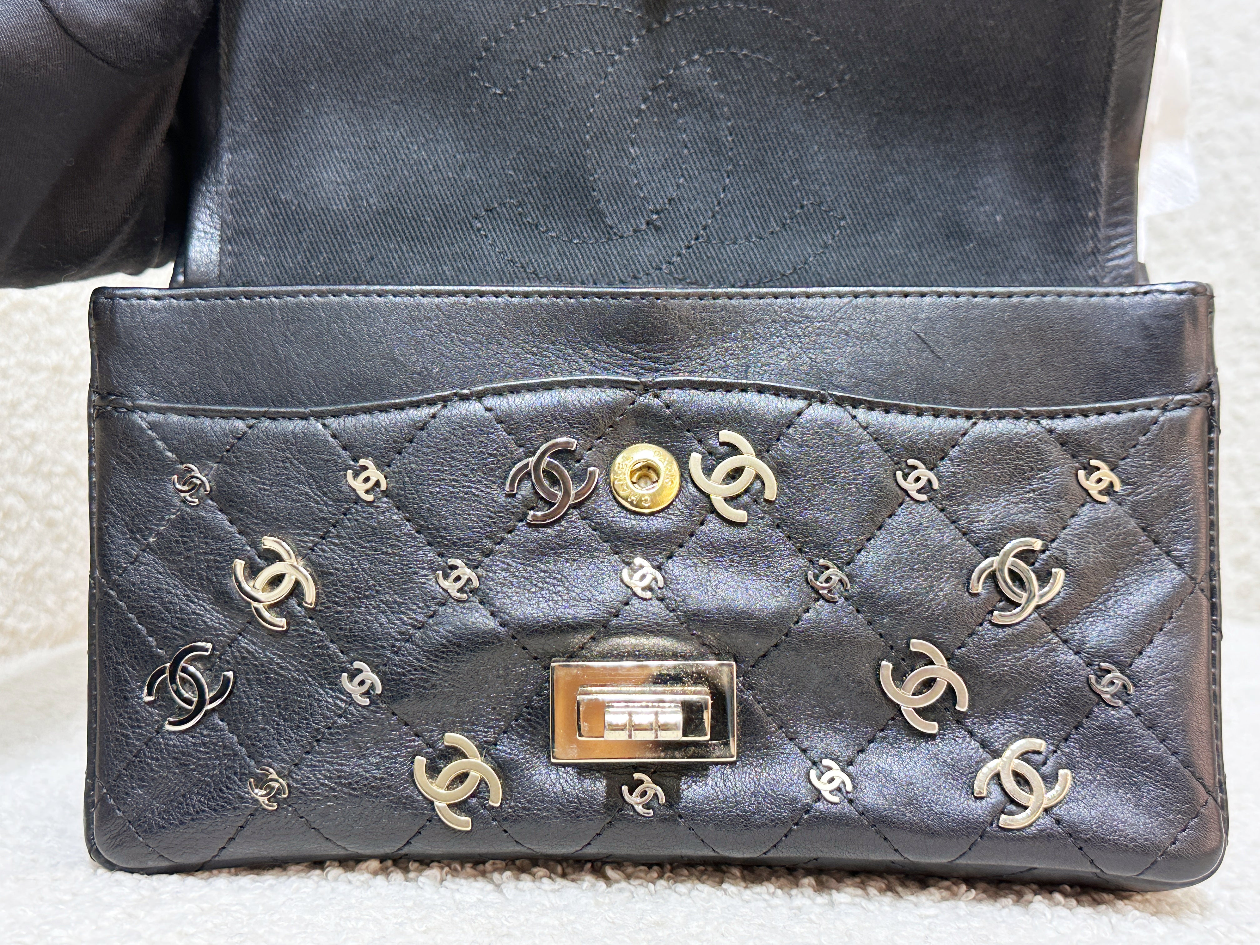 Preloved Authentic 
ChanelBlack Quilted Calfskin 2.55 Reissue 224 Punk CC Charm Flap Gold Hardware, 2007