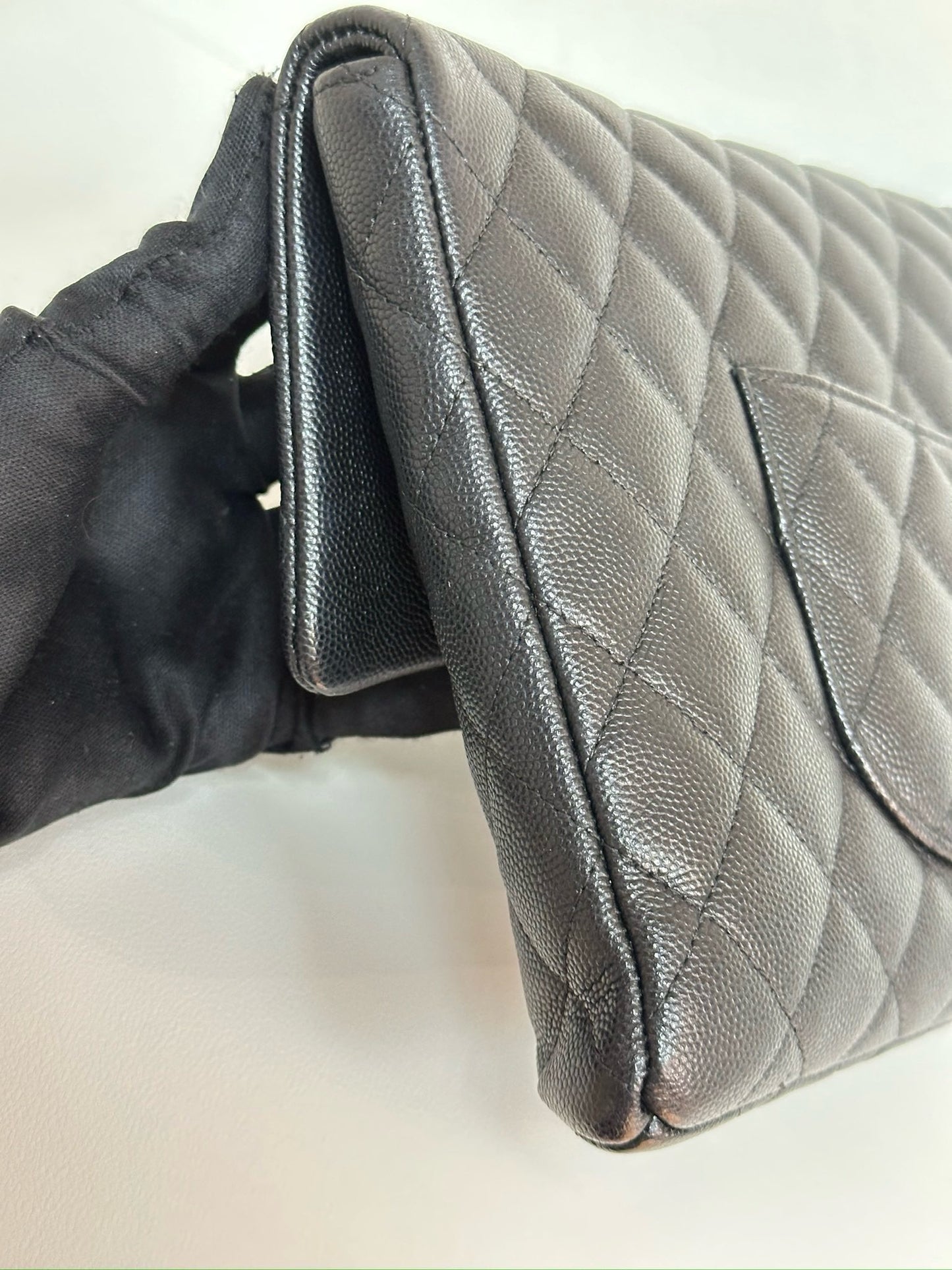 Chanel Quilted Caviar Classic Clutch GHW Black 2657 holo card