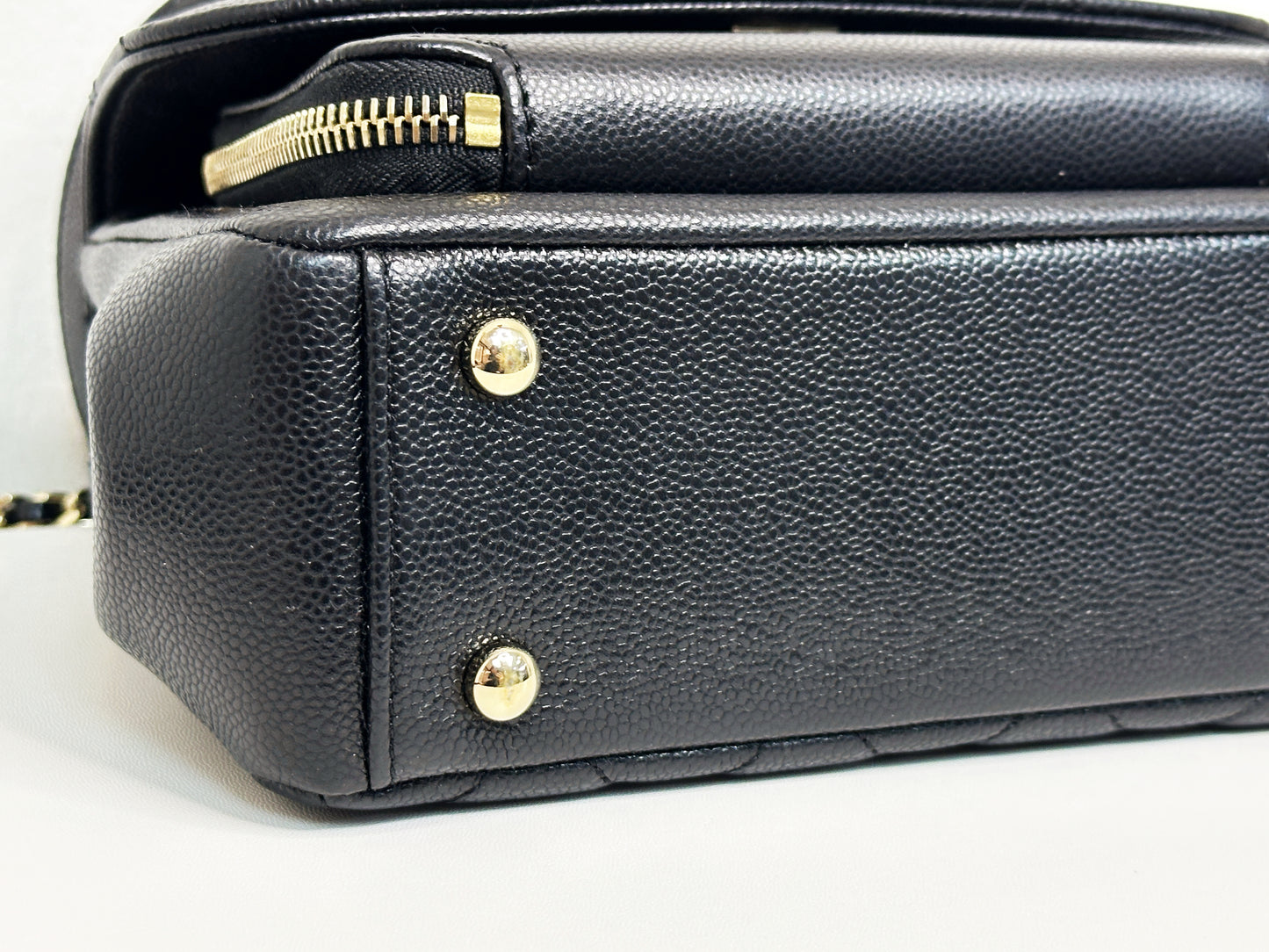 Chanel Caviar Quilted Small Business Affinity Flap Black E04A microchip