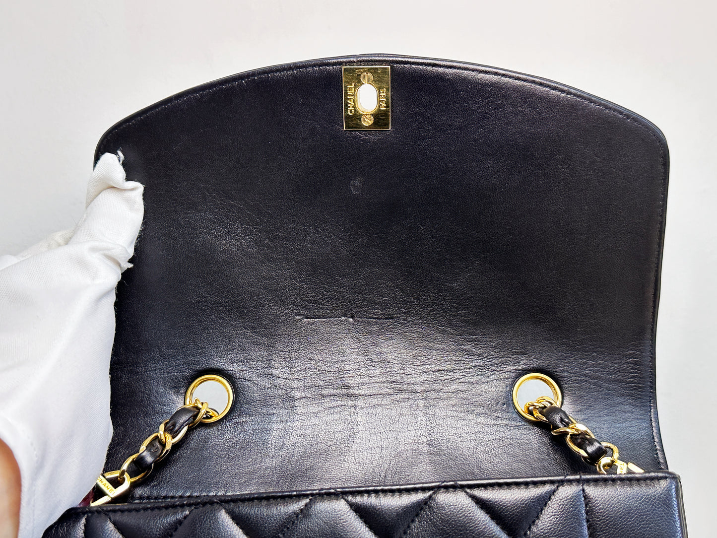 Chanel Vintage Quilted Diana Flap Bag Black Lambskin 309 holo