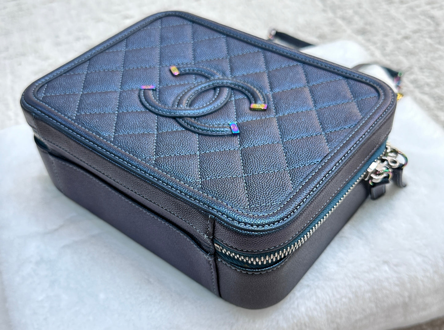 CHANEL Iridescent Caviar Quilted Medium CC Filigree Vanity Case Dark Turquoise