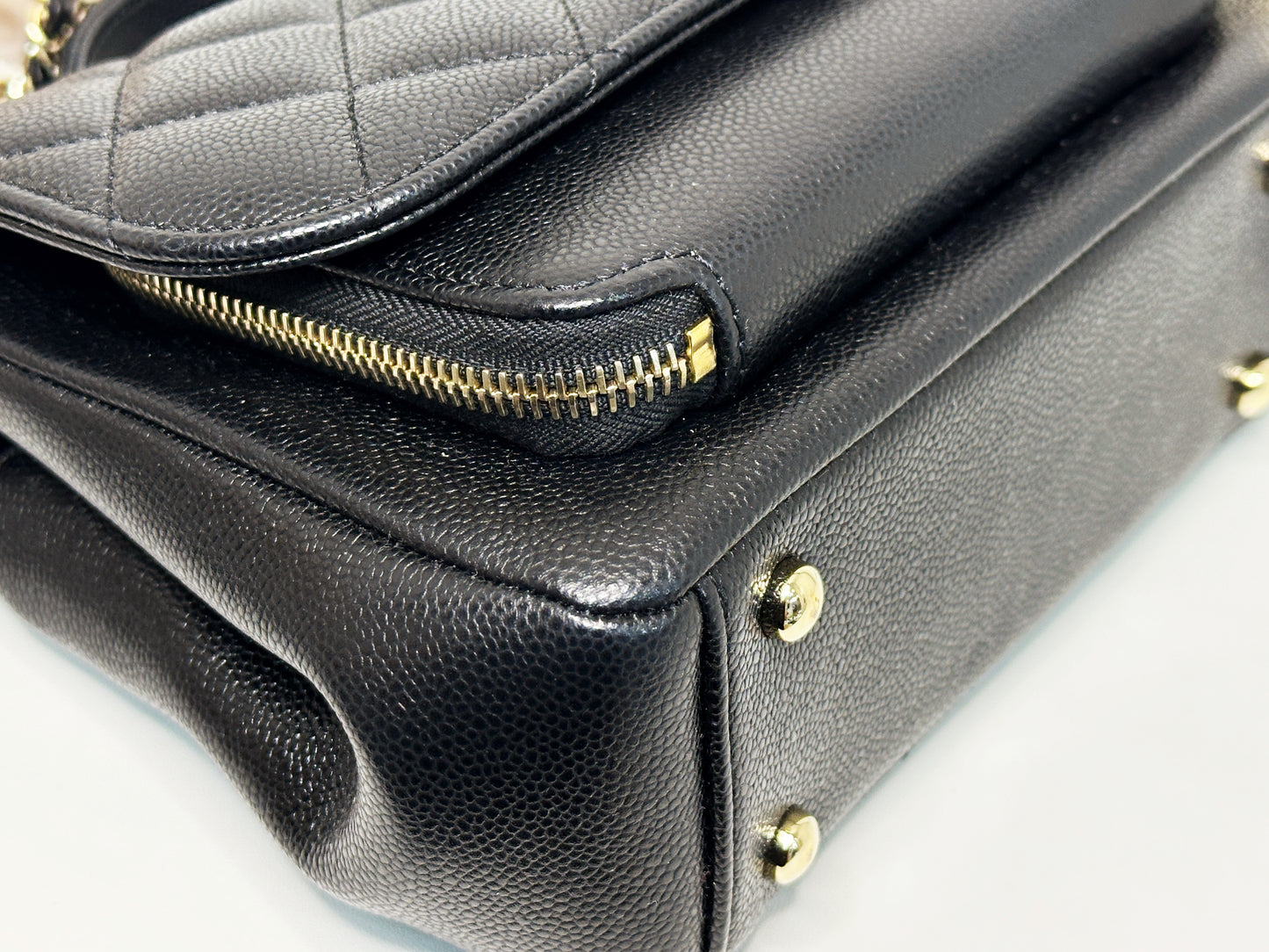 Chanel Caviar Quilted Small Business Affinity Flap Black E04A microchip