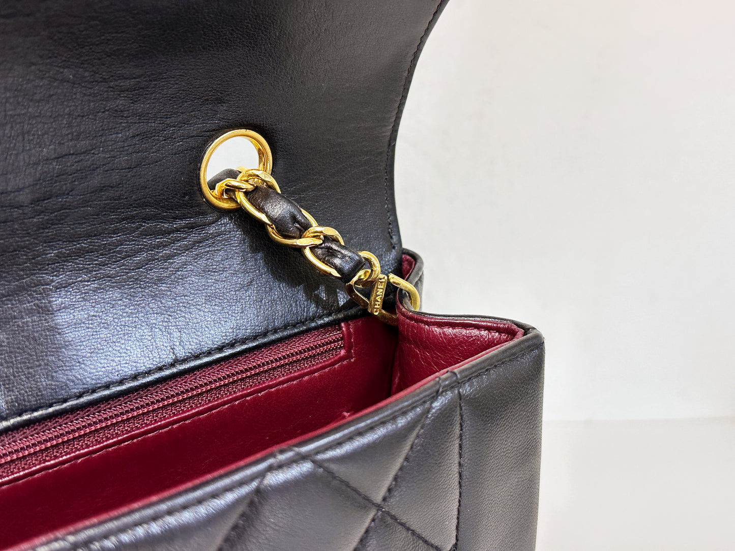 Chanel Vintage Quilted Diana Flap Bag Black Lambskin 309 holo