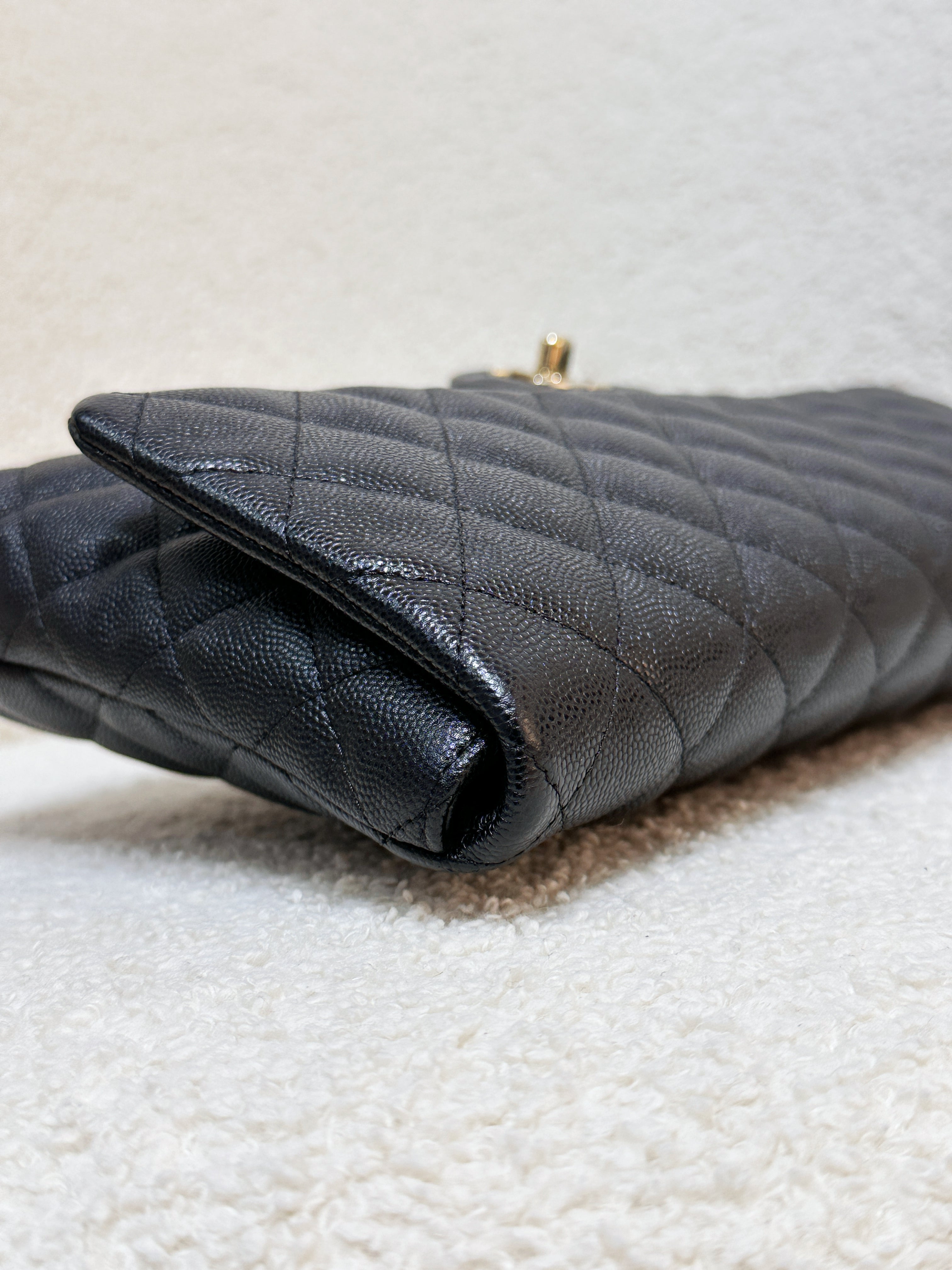 Chanel Quilted Caviar Classic Clutch GHW Black 2645 holo card