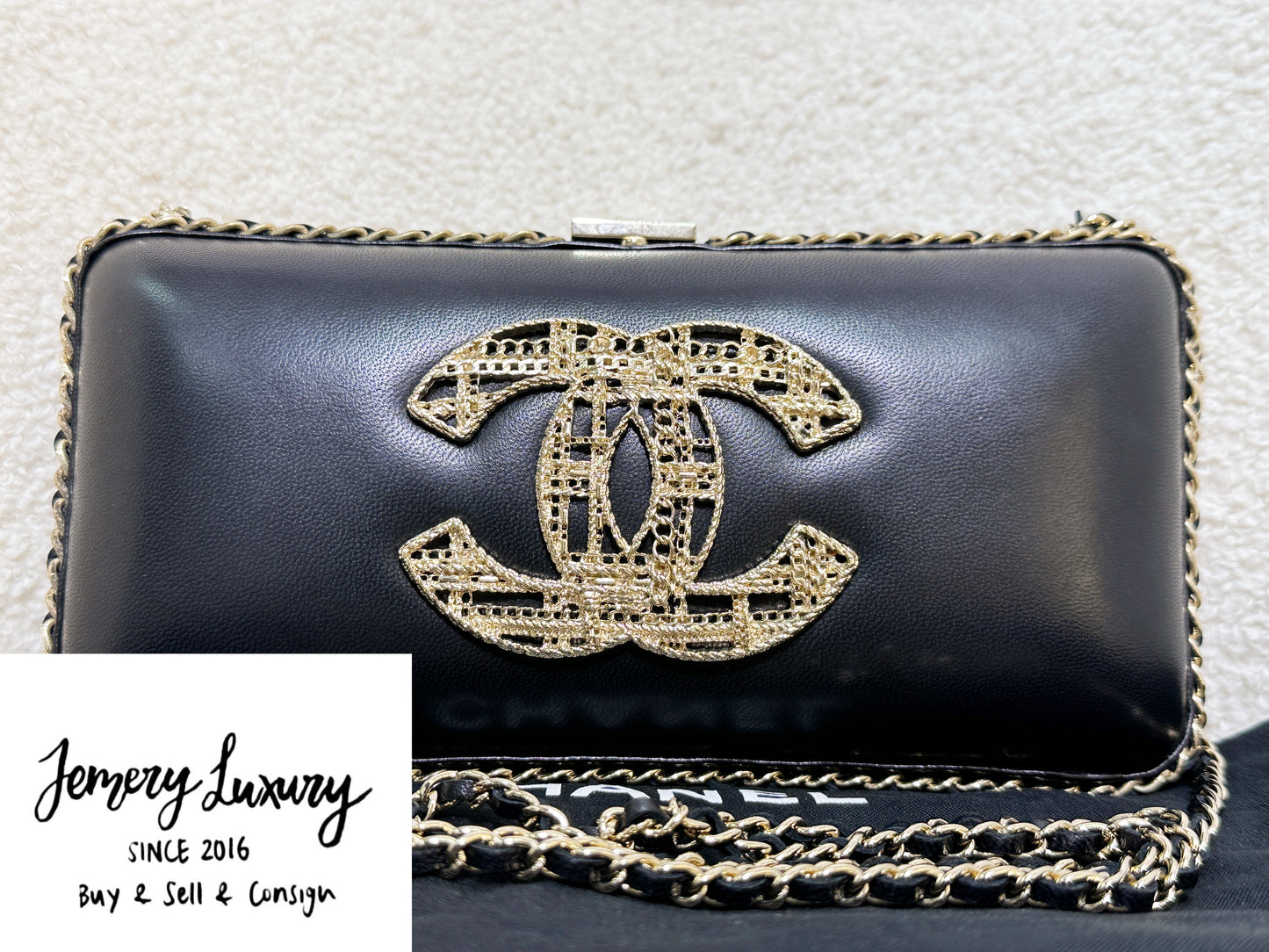 Chanel Black Lambskin Leather Kisslock CC evening Chain Clutch Crossbody 1832 holo