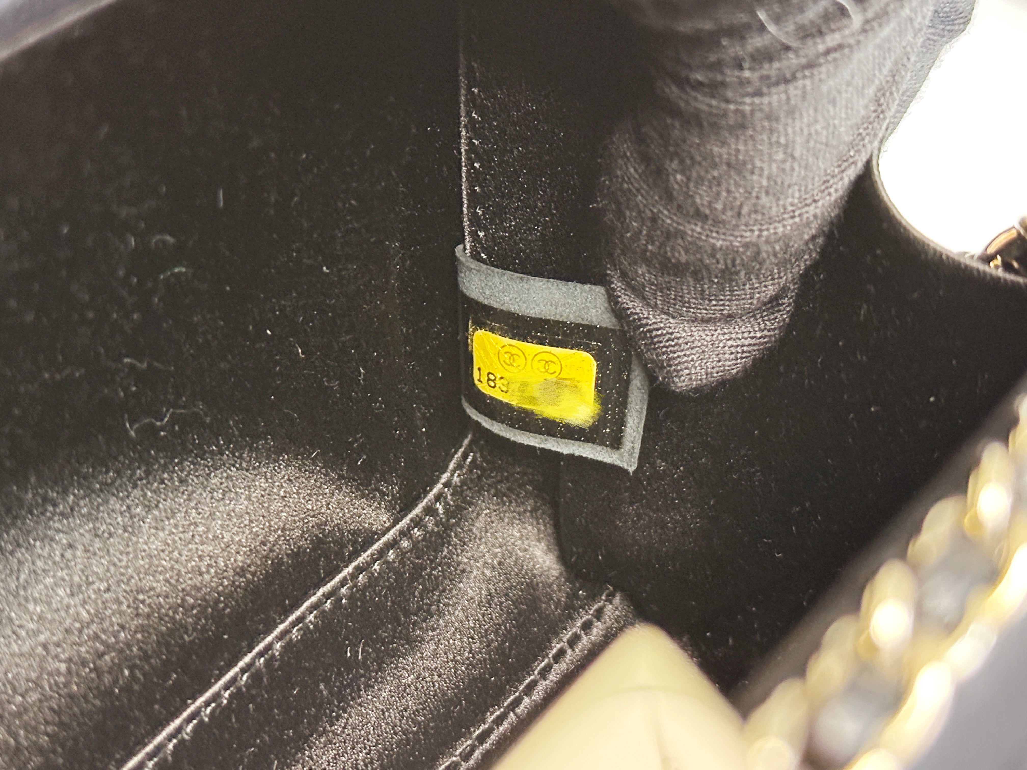 Chanel Black Lambskin Leather Kisslock CC evening Chain Clutch Crossbody 1832 holo