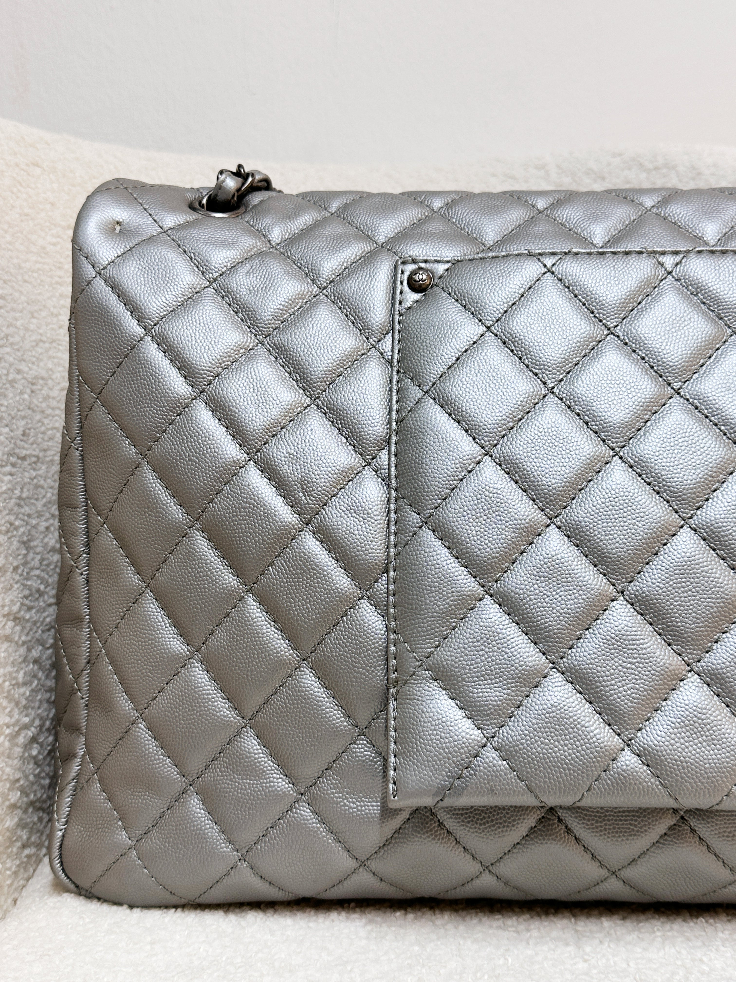 Chanel 2017 Caviar Classic Quilted XXL Travel Flap shoulder bag Metallic Silver SHW 2257 holo card