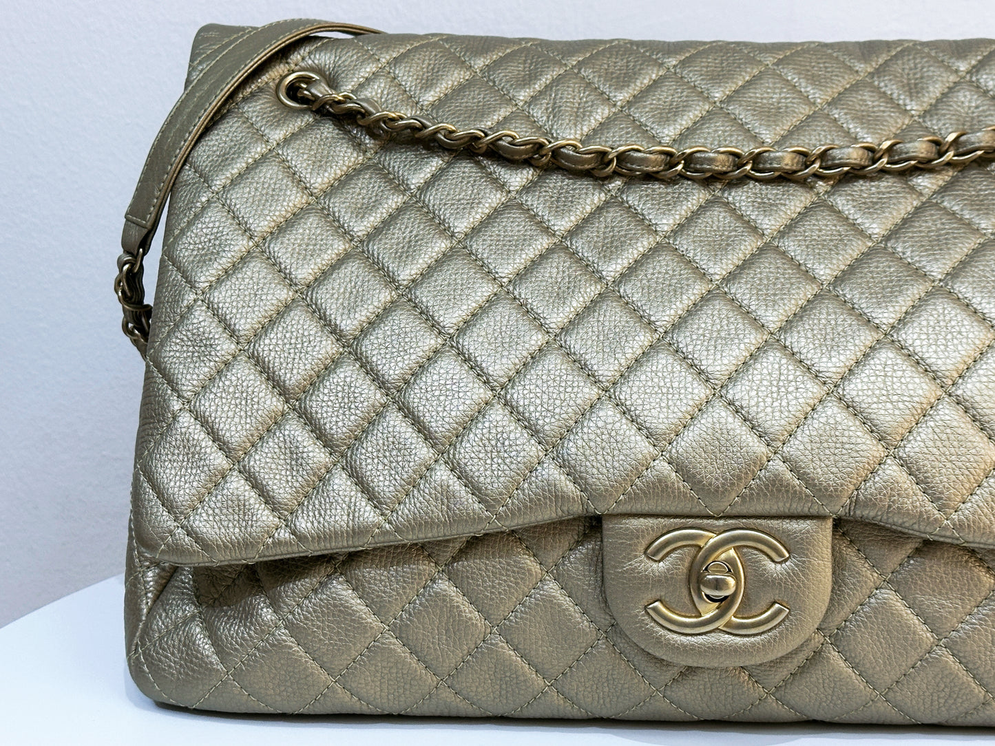 Chanel 2018 Calfskin Quilted XXL Travel Flap shoulder bag Metallic Gold GHW 2510 holo card