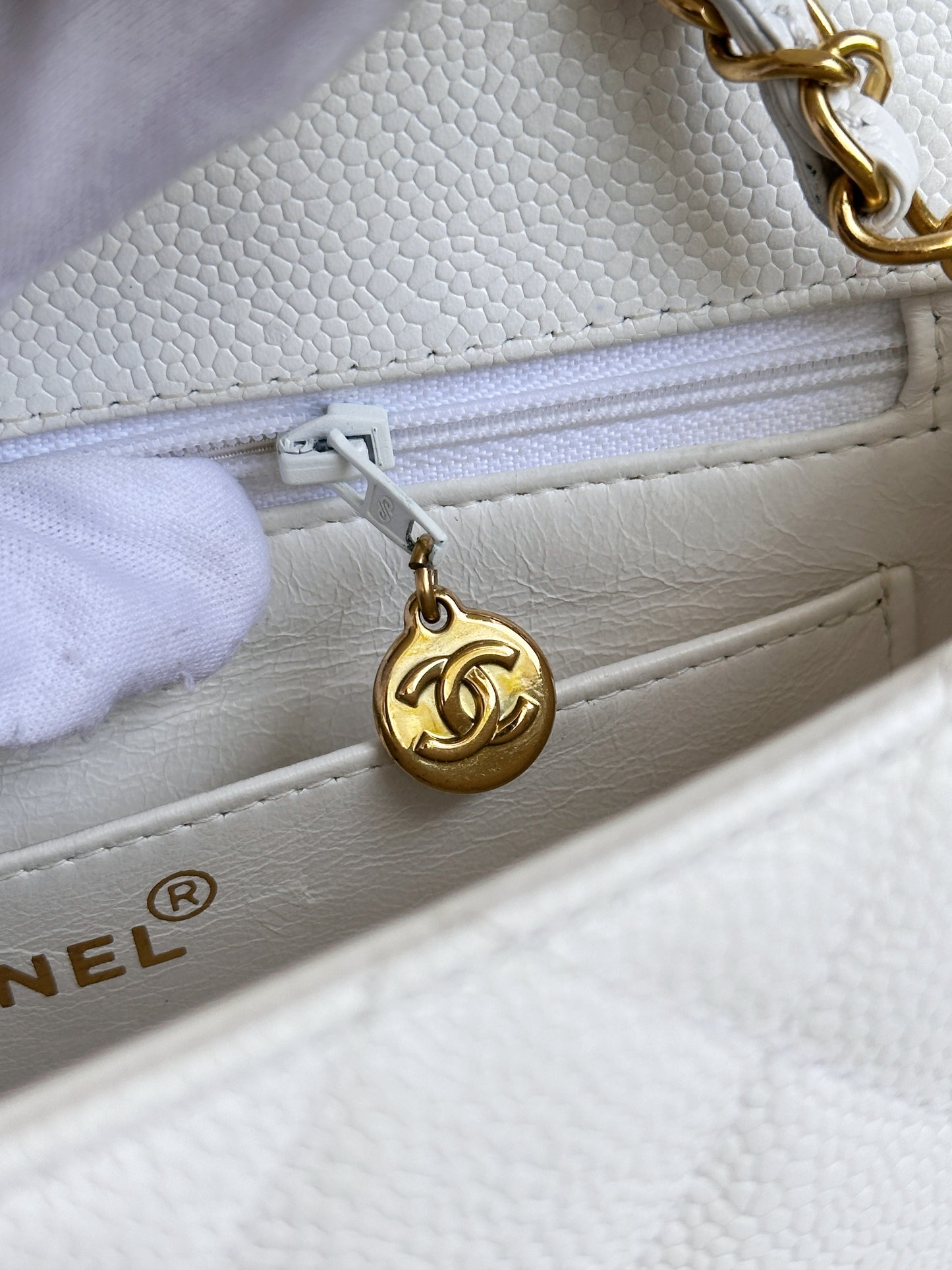 Chanel Vintage Quilted Diana Flap Bag Caviar White 33 holo card