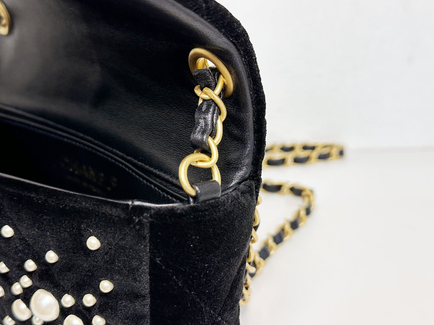 Chanel Mini Black Velvet Pearl Flap Bag X53U microchip