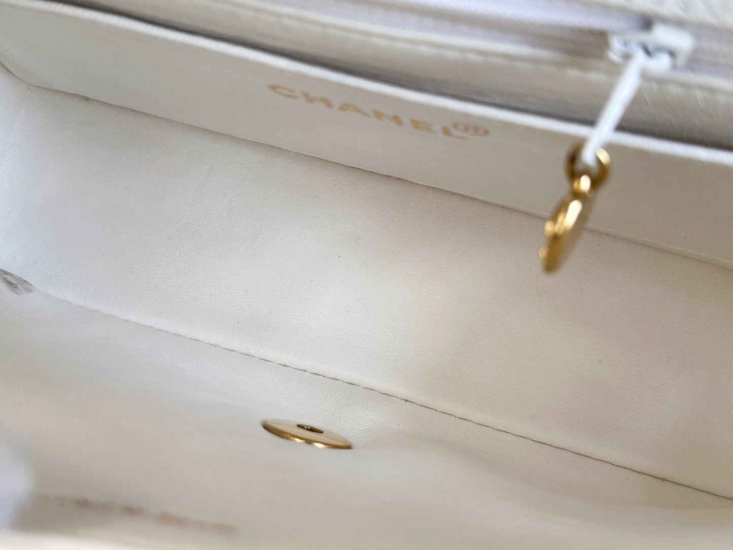 Chanel Vintage Quilted Diana Flap Bag Caviar White 33 holo card