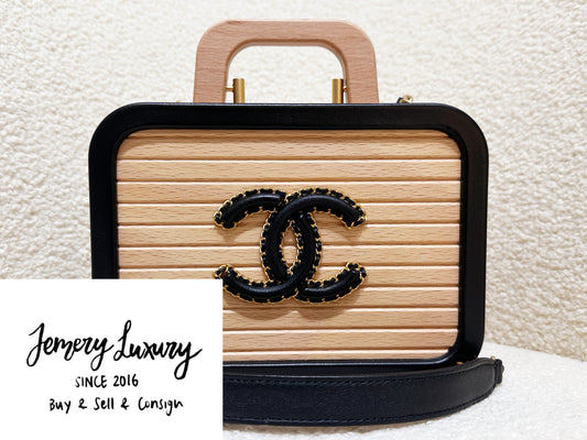 Chanel Beech Wood Lambskin CC Vanity Case Black PHOT microchip