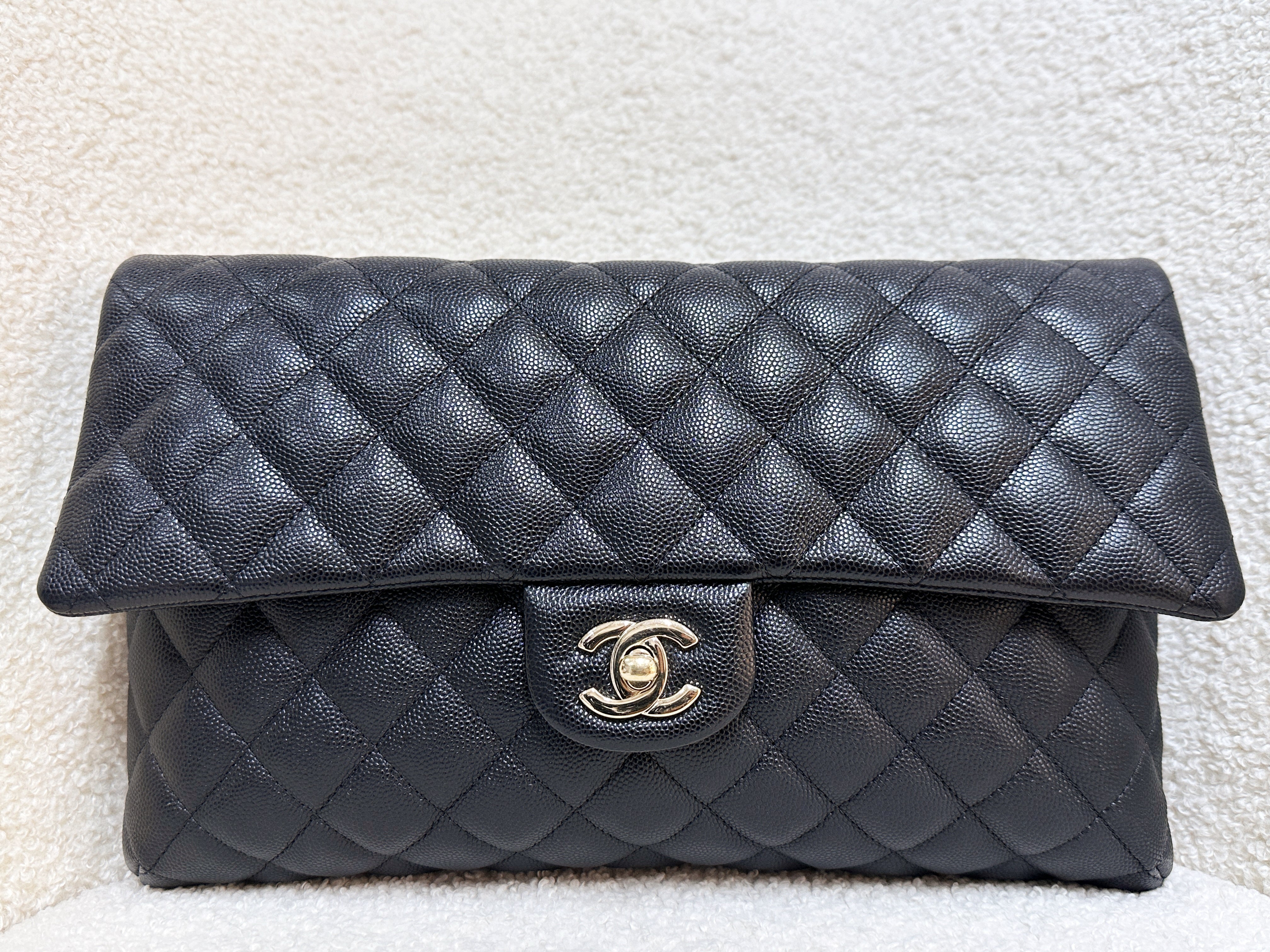 Chanel Quilted Caviar Classic Clutch GHW Black 2645 holo card