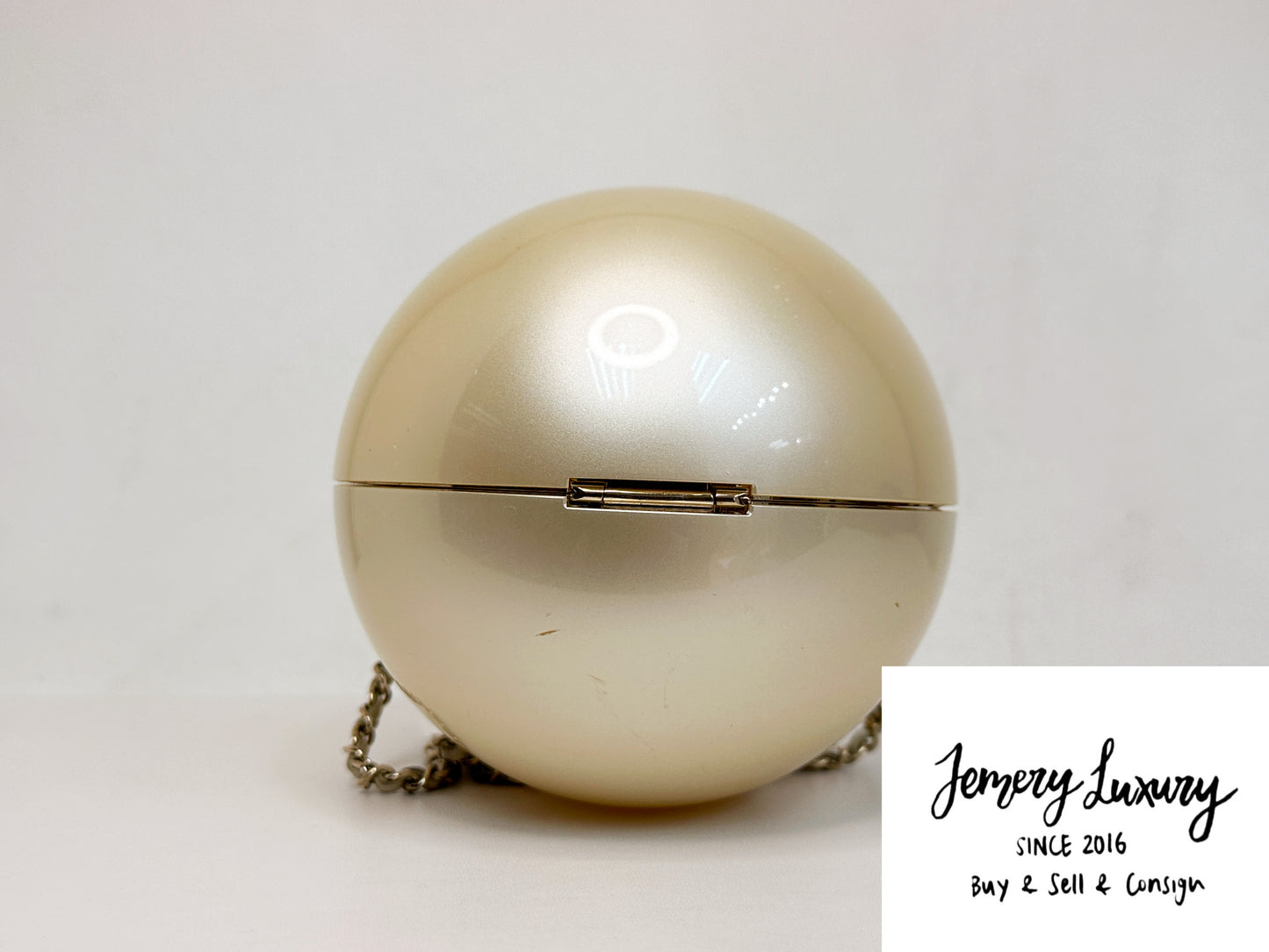 Chanel 15C Round Pearl Plexiglass Minaudiere