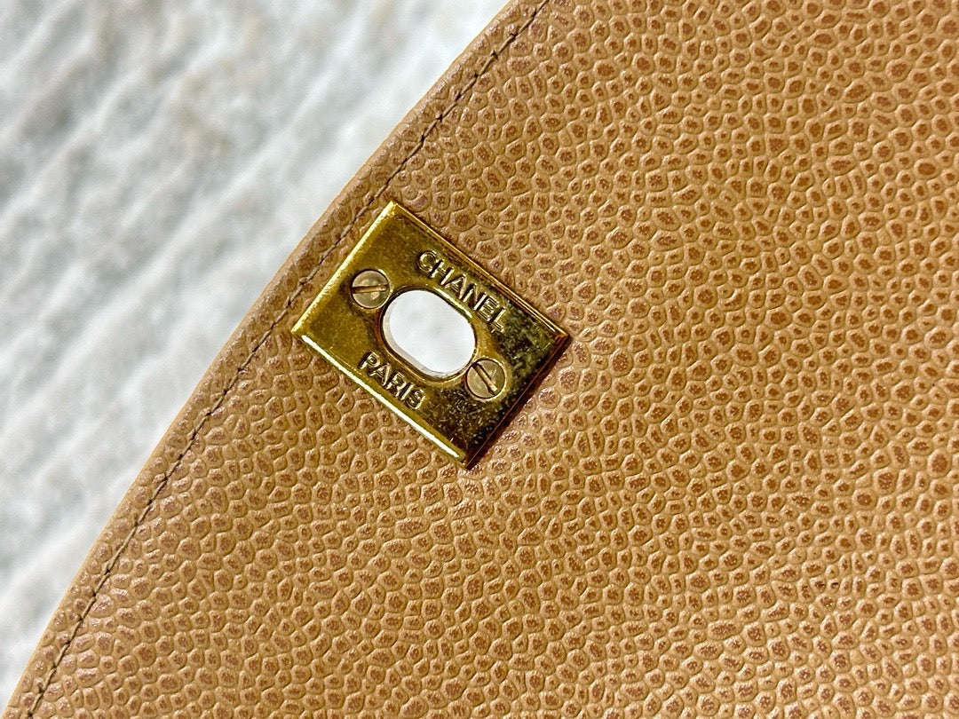 Chanel Vintage Medium Diana Flap Bag Beige Caviar Gold Hardware 29 holo