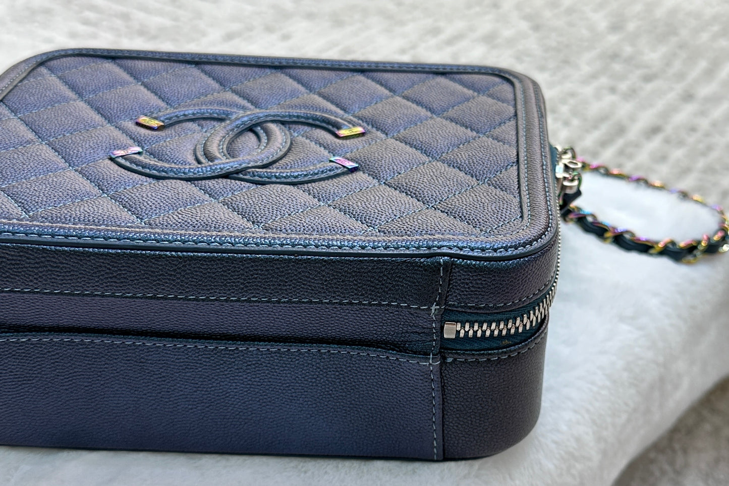 CHANEL Iridescent Caviar Quilted Medium CC Filigree Vanity Case Dark Turquoise