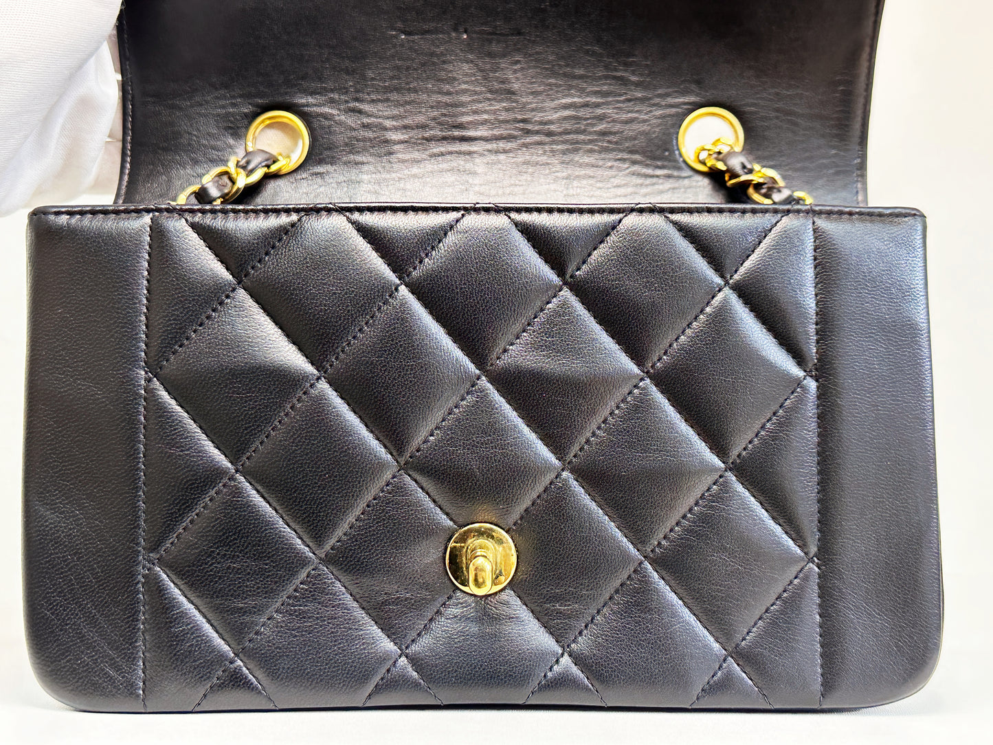 Chanel Vintage Quilted Diana Flap Bag Black Lambskin 309 holo