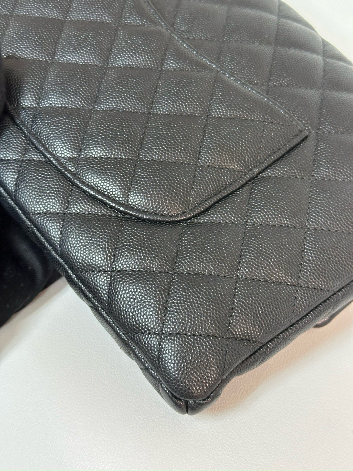 Chanel Quilted Caviar Classic Clutch GHW Black 2657 holo card