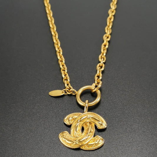 Chanel Coco Mark Necklace Gold 1980-1990s diamond-quilted CC pendant necklace