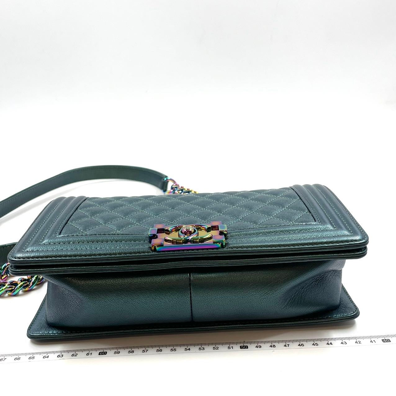 Chanel discount iridescent green