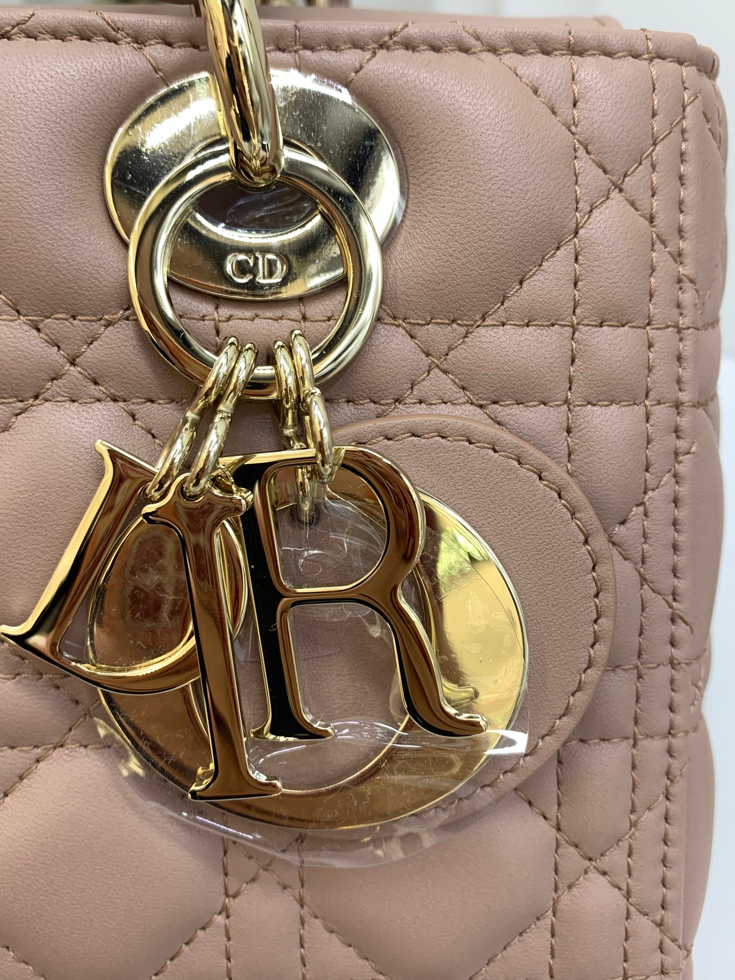 MEDIUM LADY DIOR BAG
Fard Cannage Lambskin