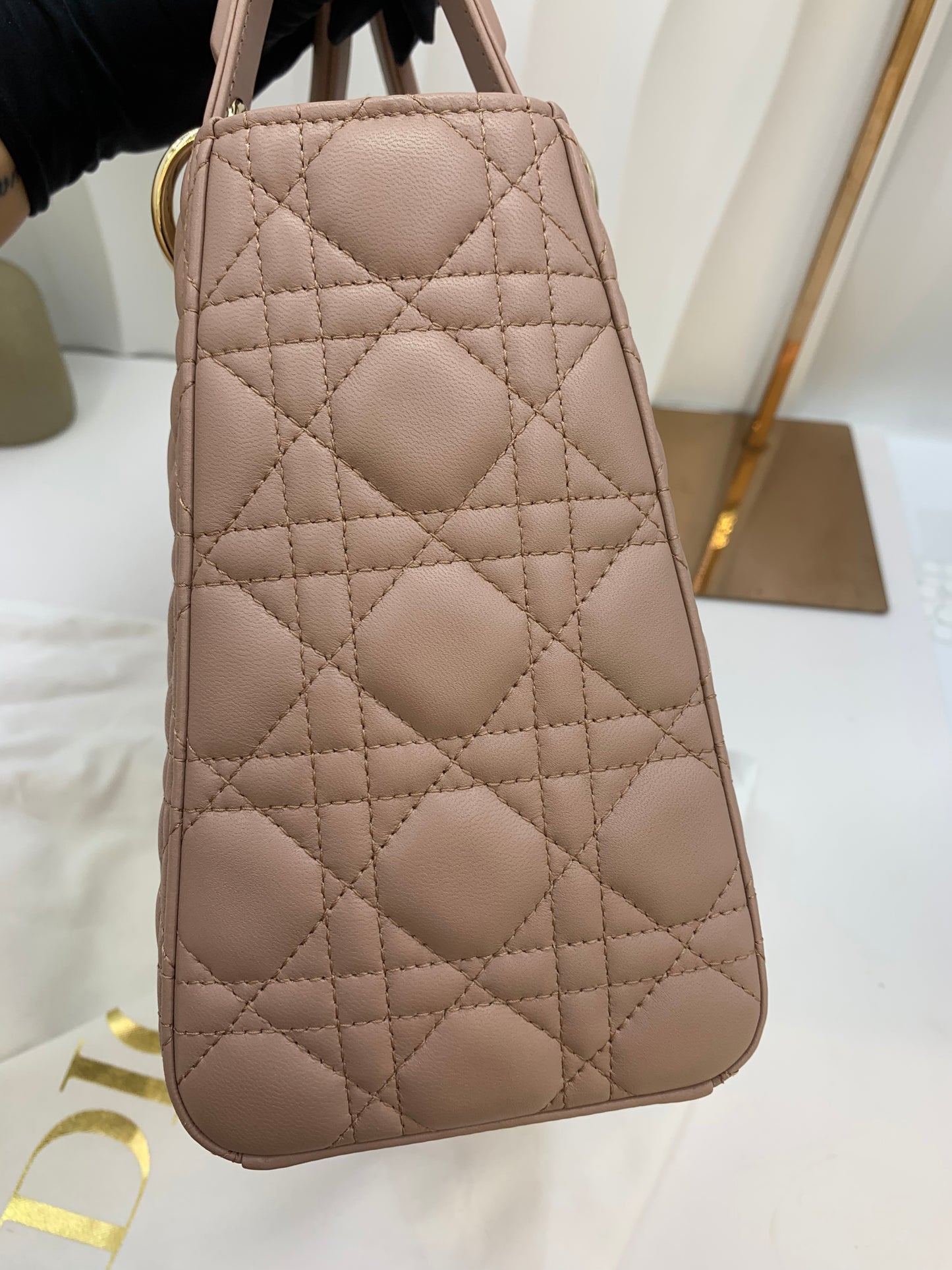 MEDIUM LADY DIOR BAG
Fard Cannage Lambskin