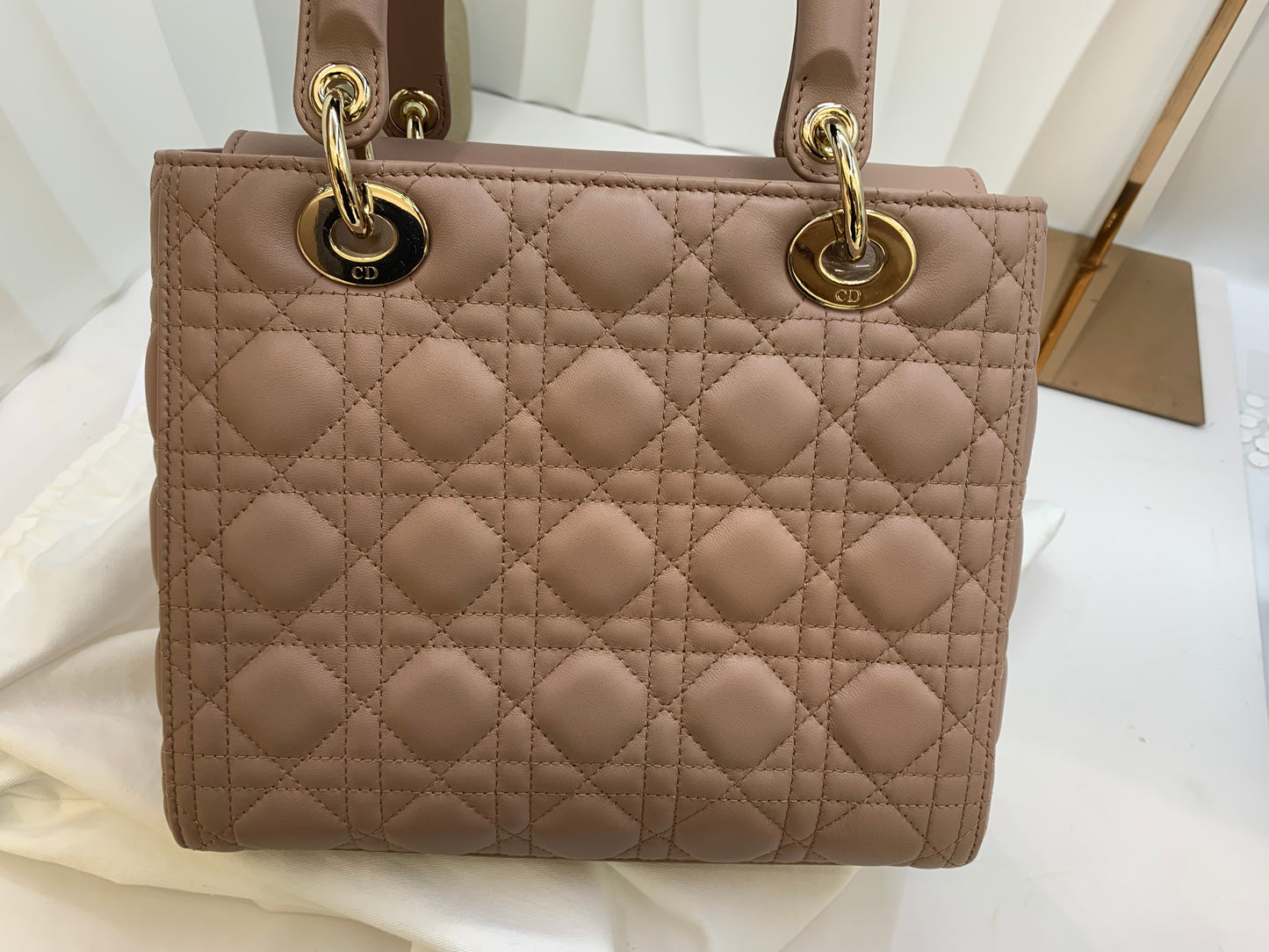 MEDIUM LADY DIOR BAG
Fard Cannage Lambskin