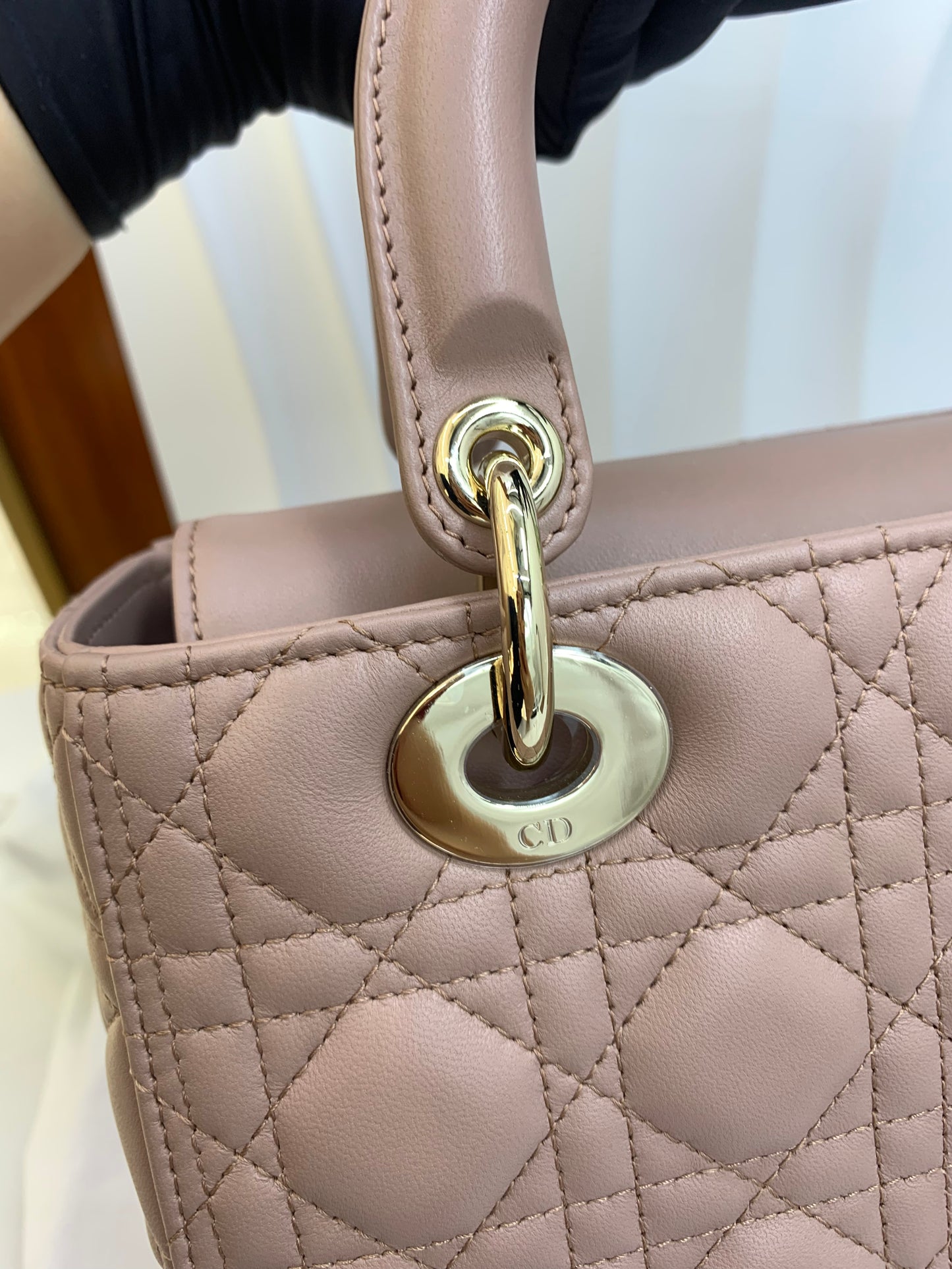 MEDIUM LADY DIOR BAG
Fard Cannage Lambskin