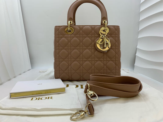 MEDIUM LADY DIOR BAG
Fard Cannage Lambskin